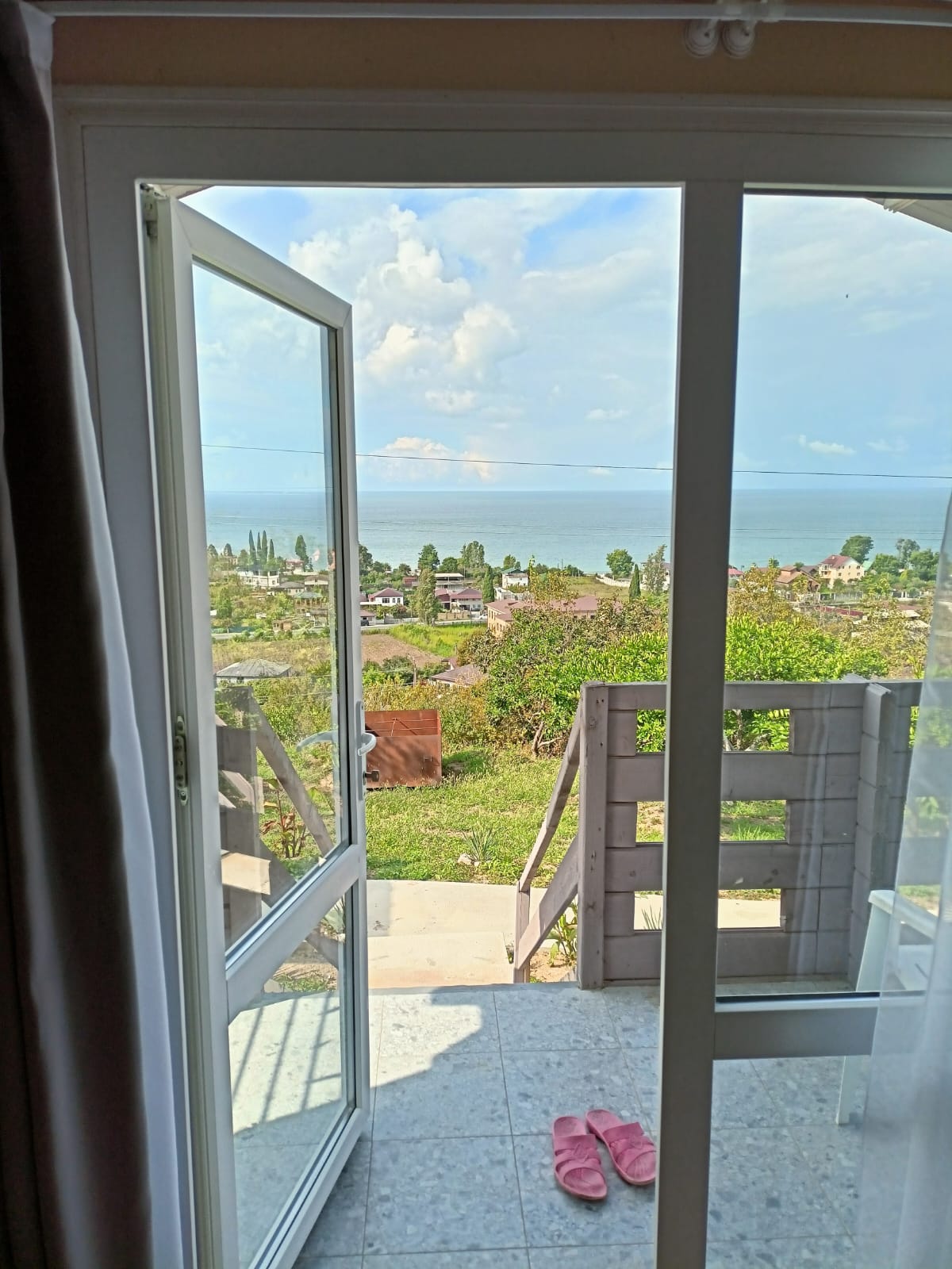 Четырехместный домик № 3 с шикарным видом на море и горы