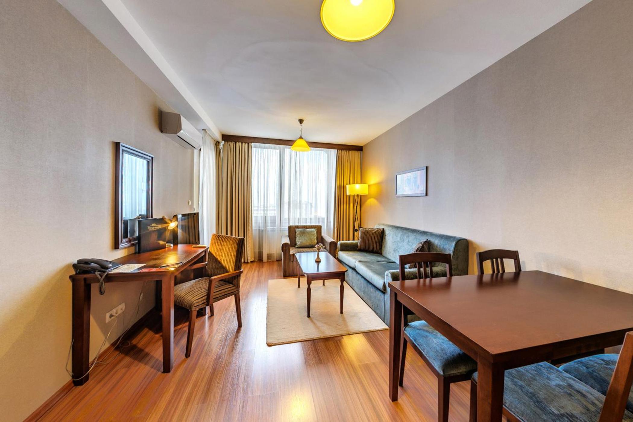 Executive Deluxe Suite