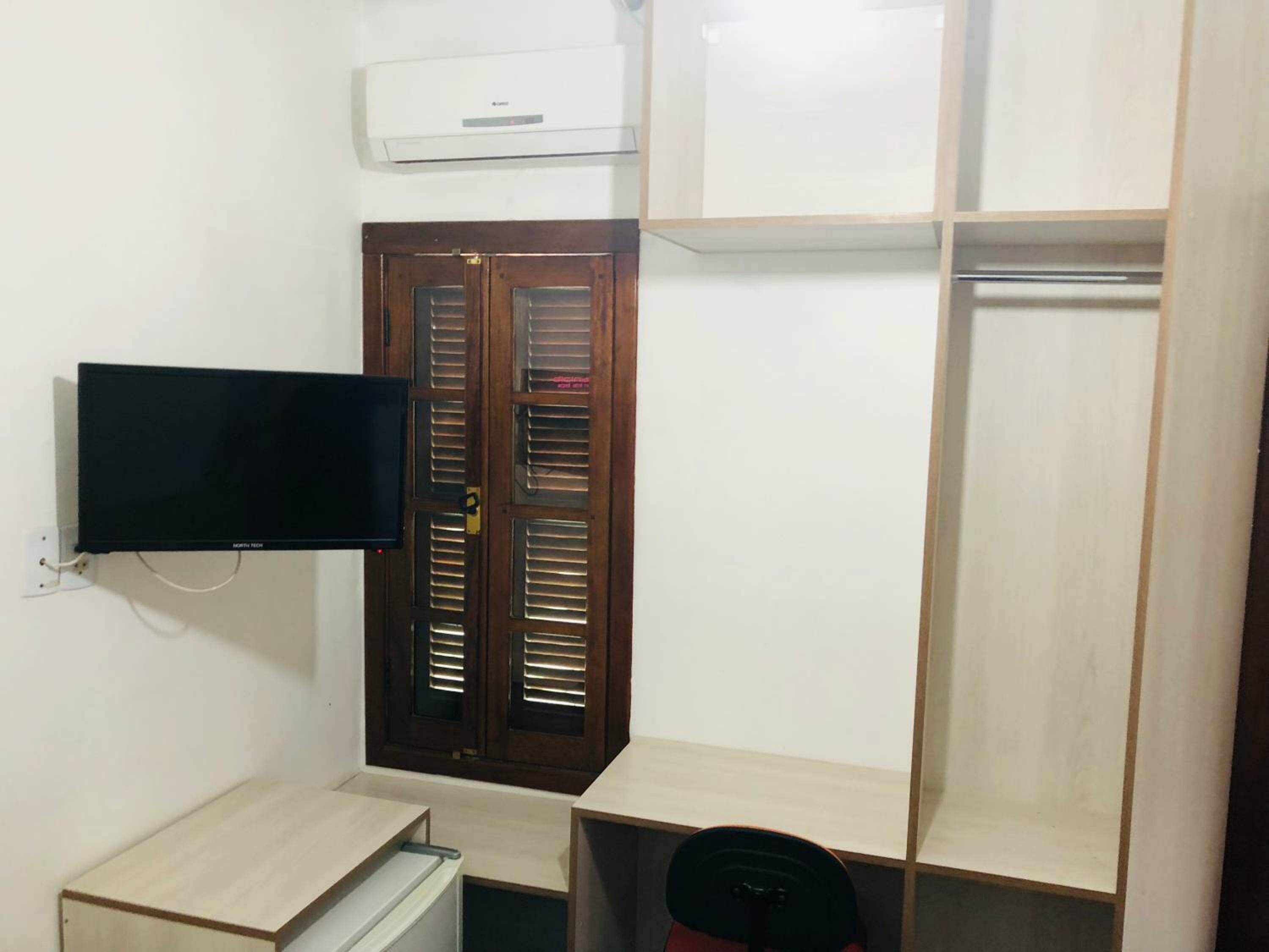 Twin Room with Air-Conditioning