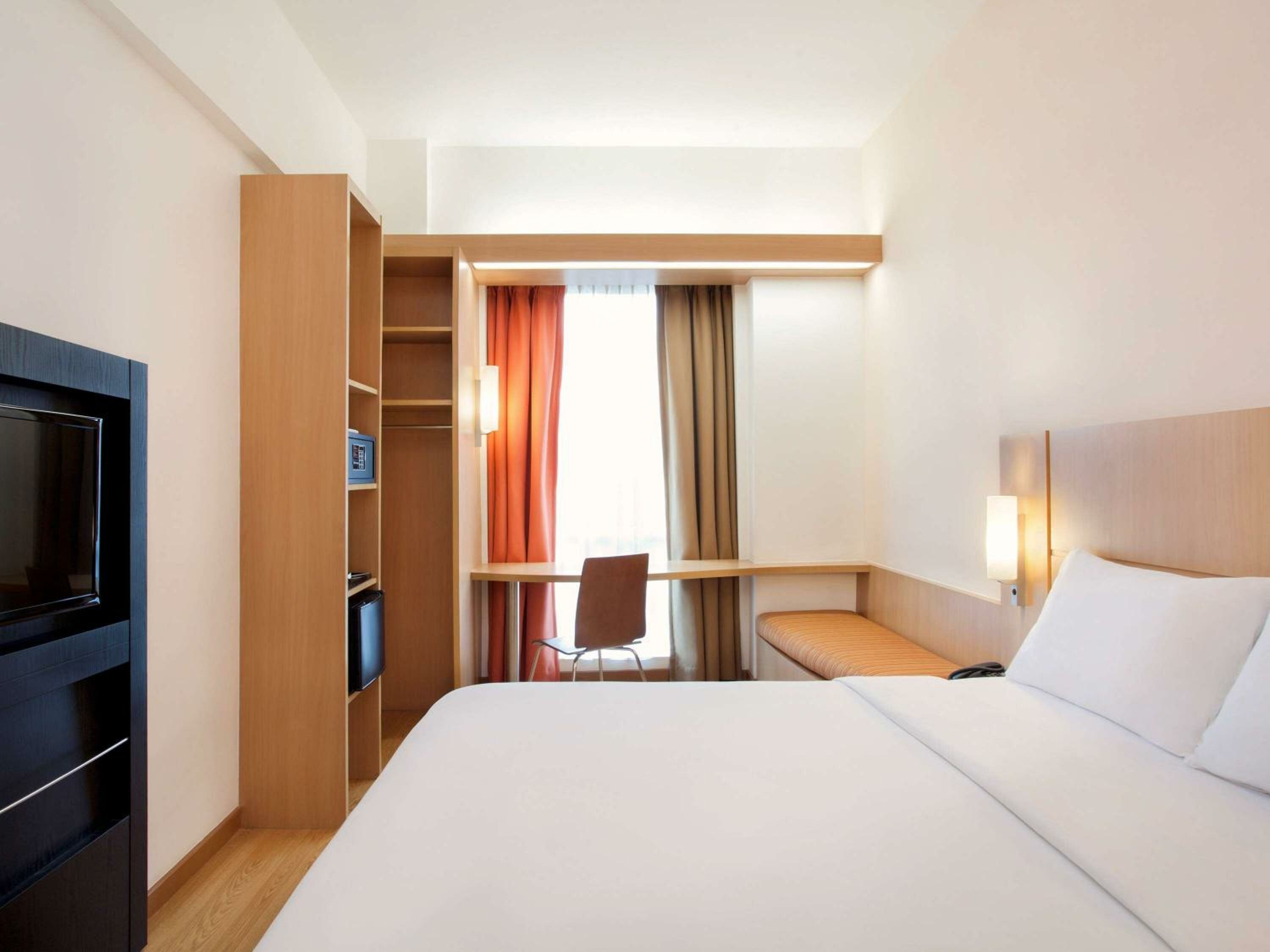 Standard Queen Room
