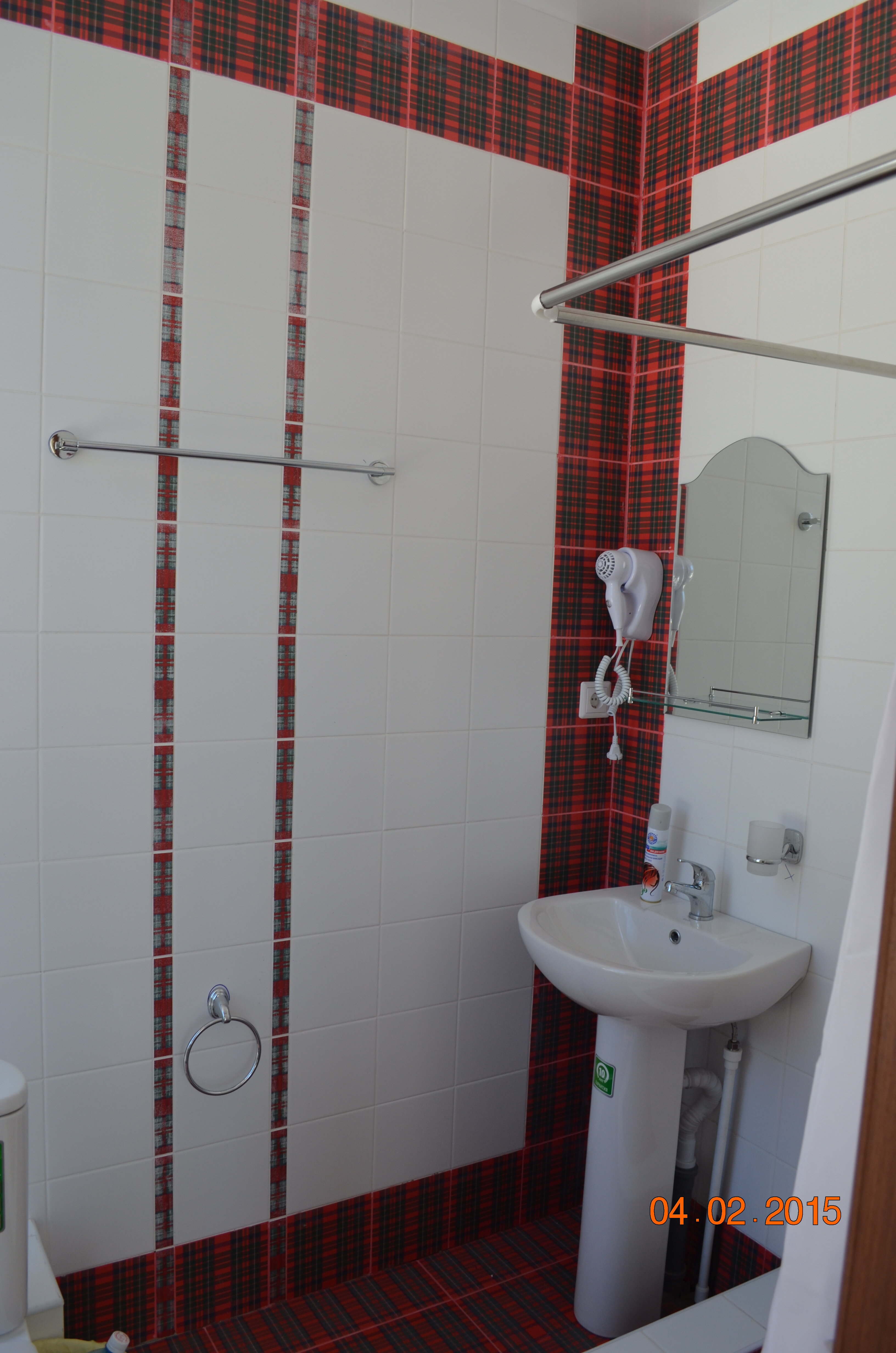 Стандартный двухместный номер с 2 отдельными кроватями и общей ванной комнатой