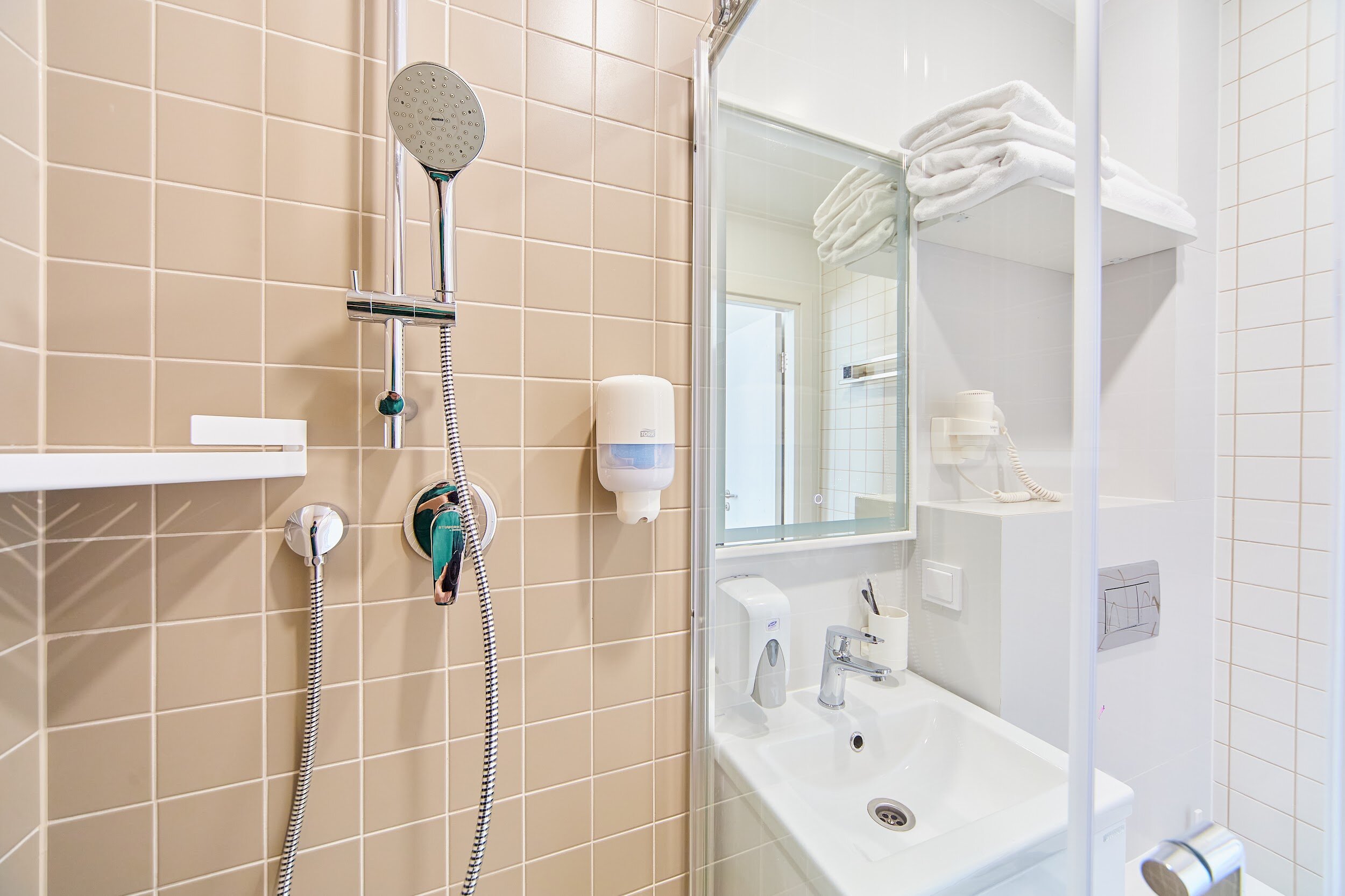 Cемейный номер с собственной ванной комнатой