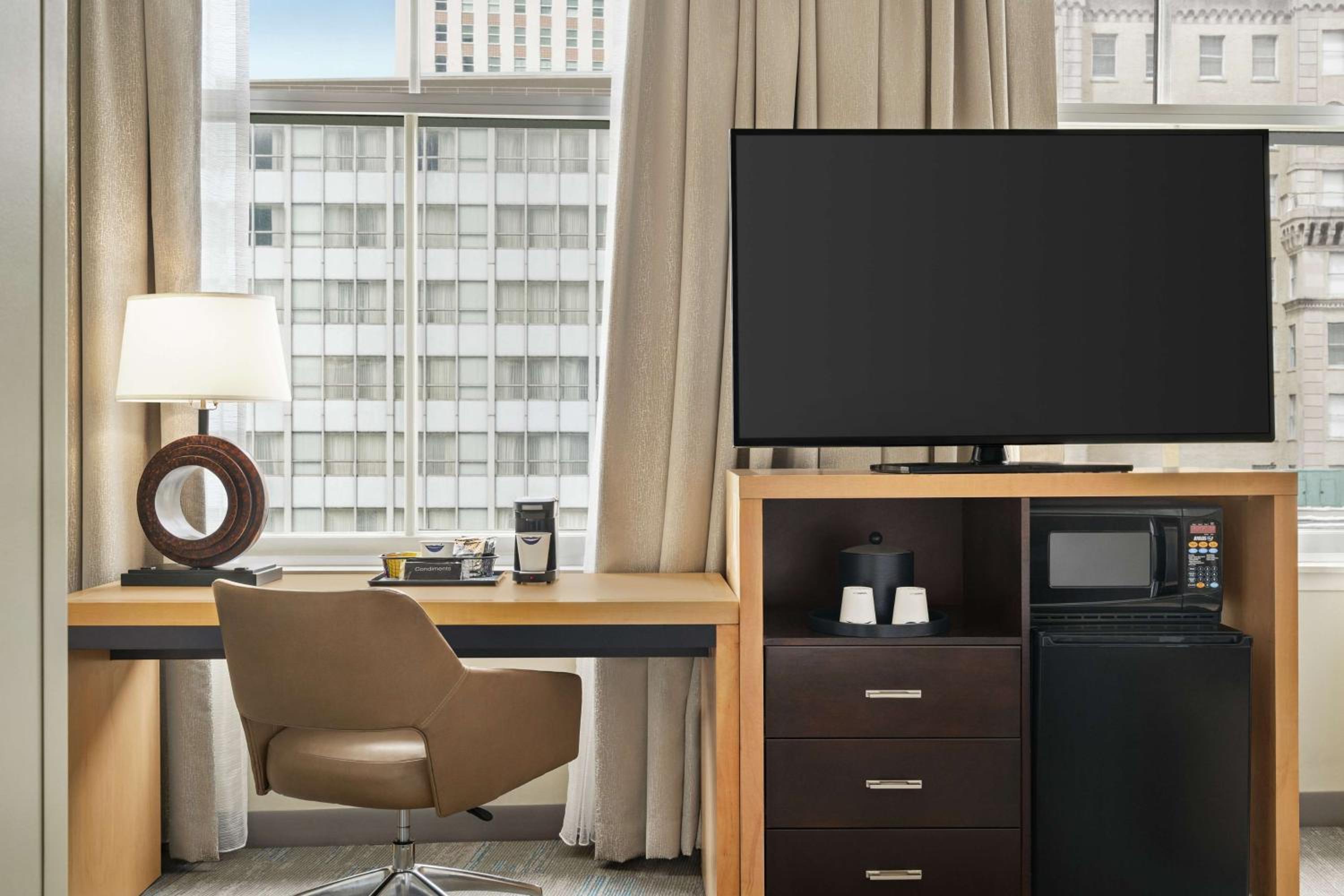 King Room with Sofa Bed and Study - Non-Smoking