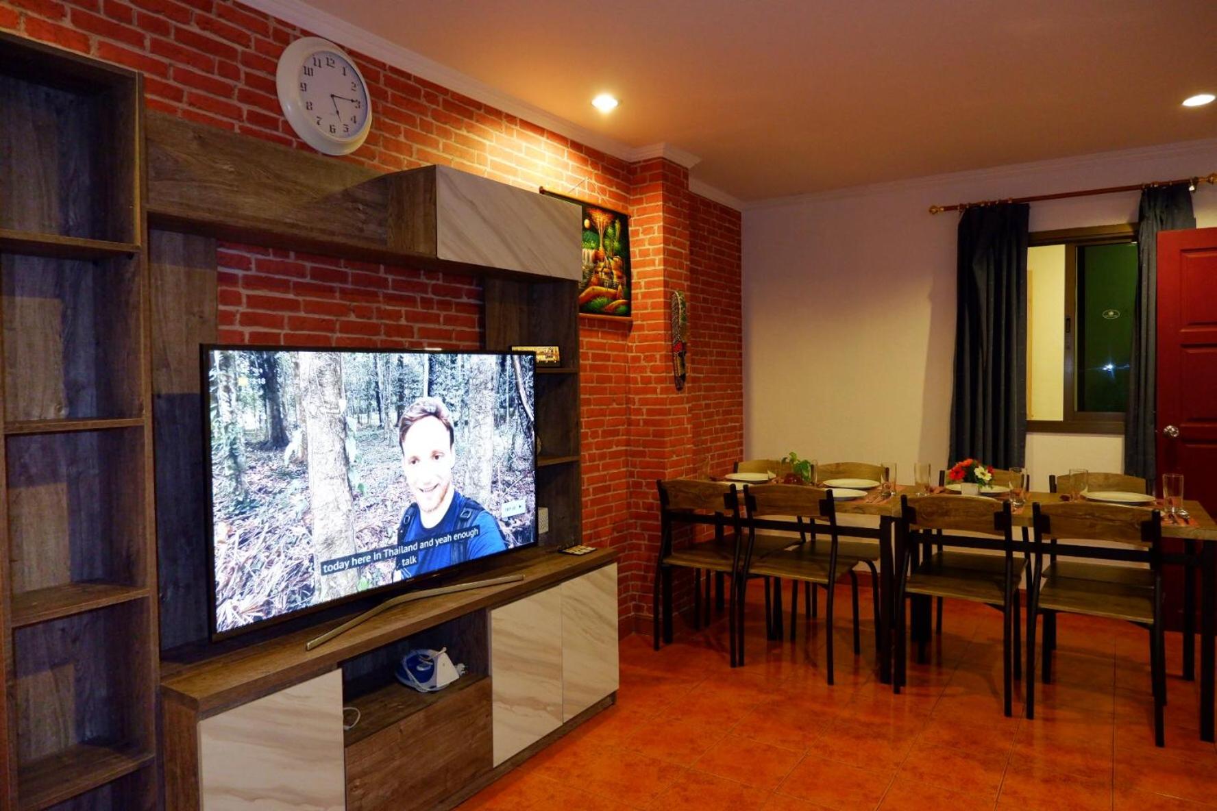 Four-Bedroom Deluxe Apartment