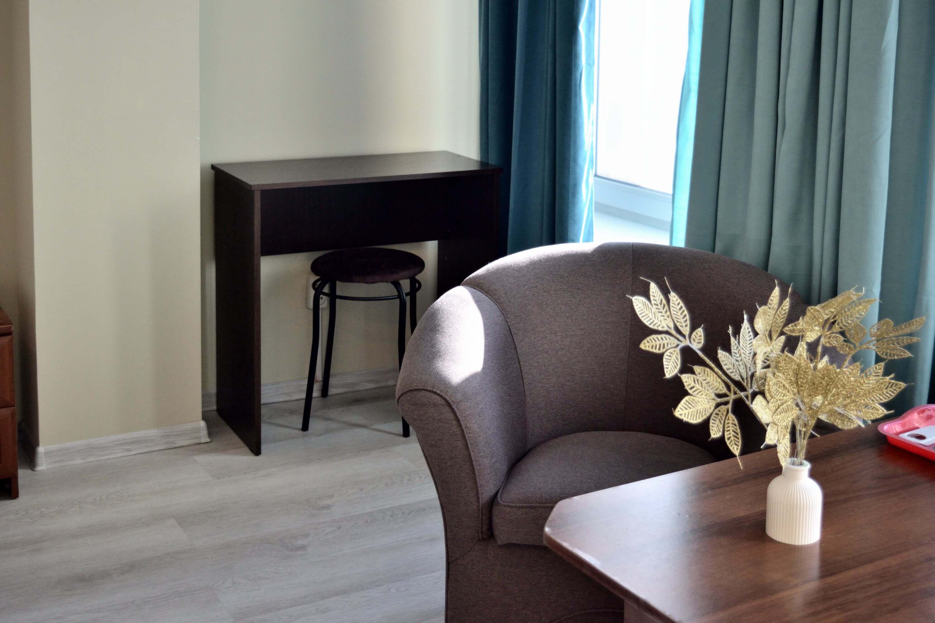 №1. Семейный номер с двуспальной кроватью, диваном и видом на Байкал