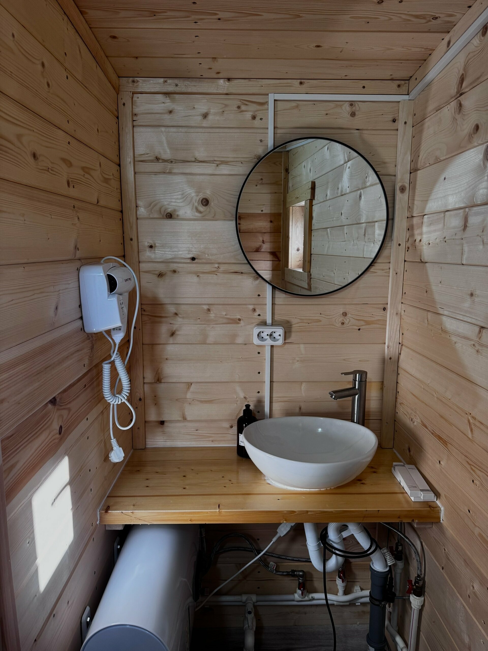 Трехместный номер «Комфорт» с душем