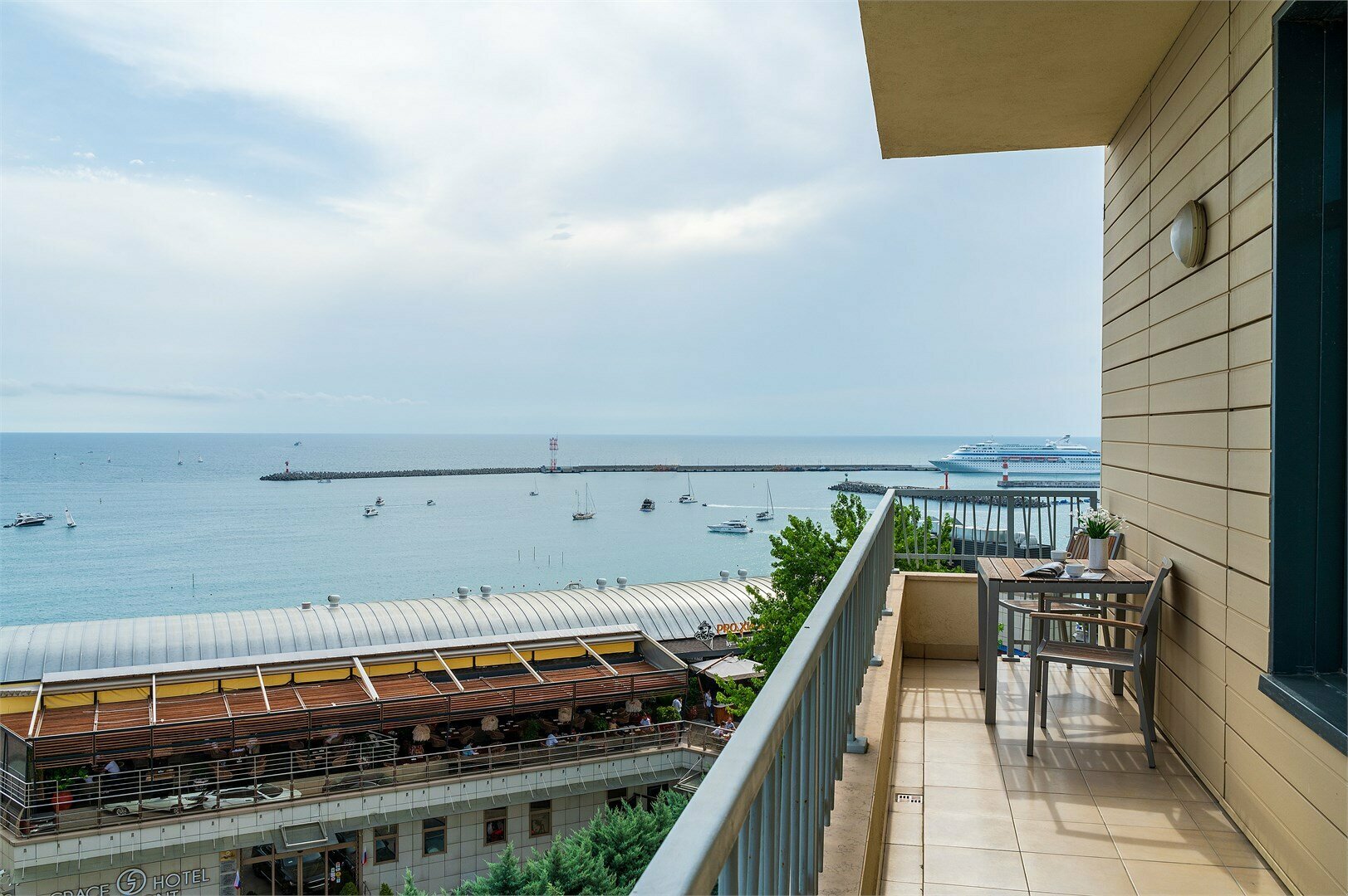 Семейные апартаменты с видом на море (3-5 этаж)