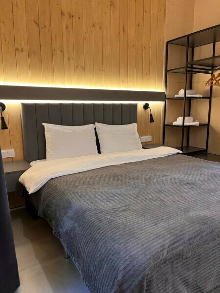 Четырехместный номер с видом на озеро