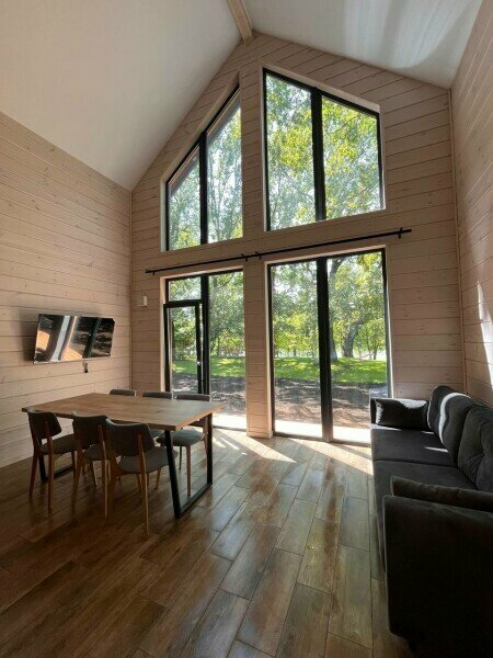 Семейный номер с видом на озеро