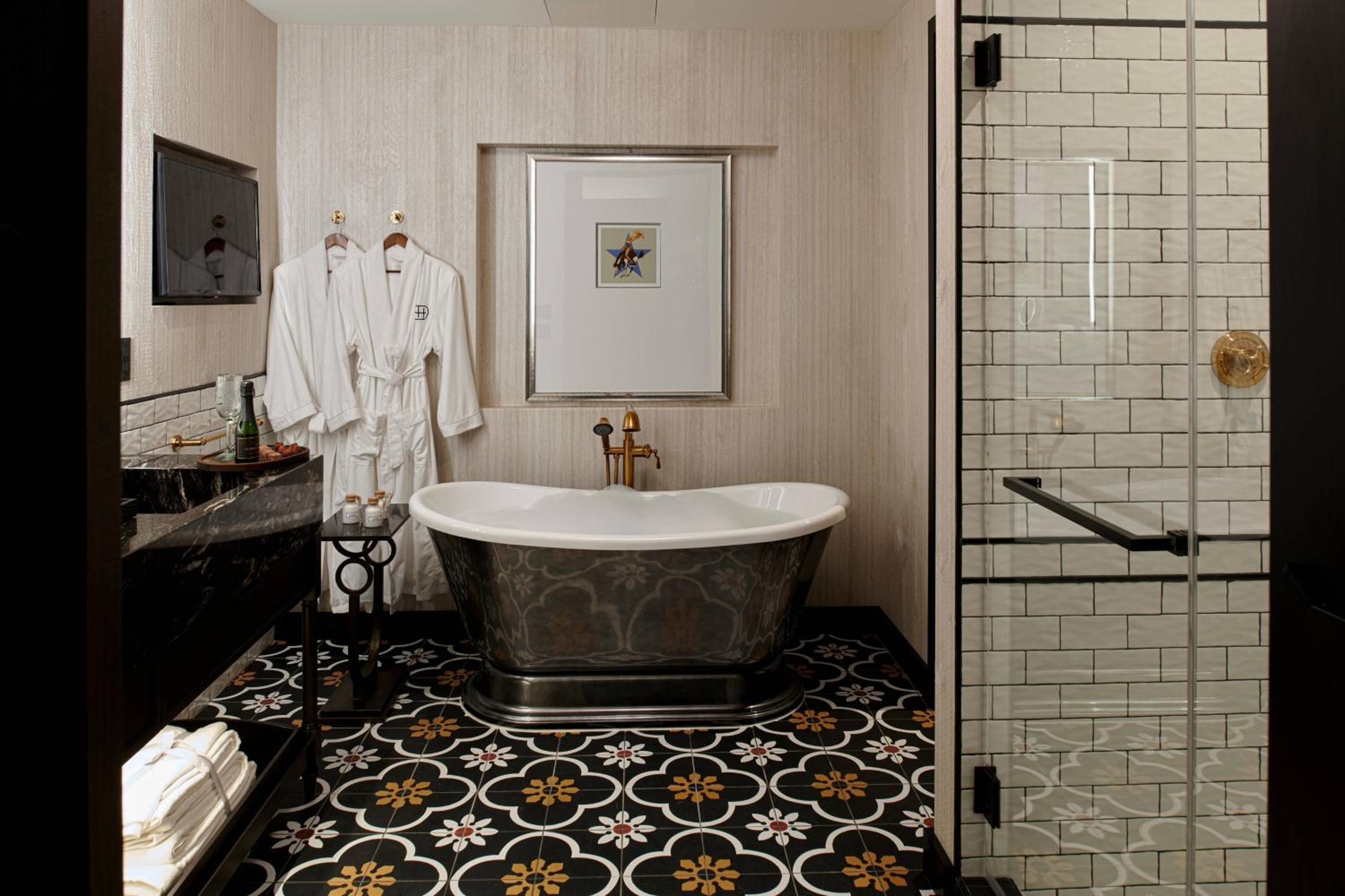 Deluxe Guest room, 1 King, with Deep Soaking Tub