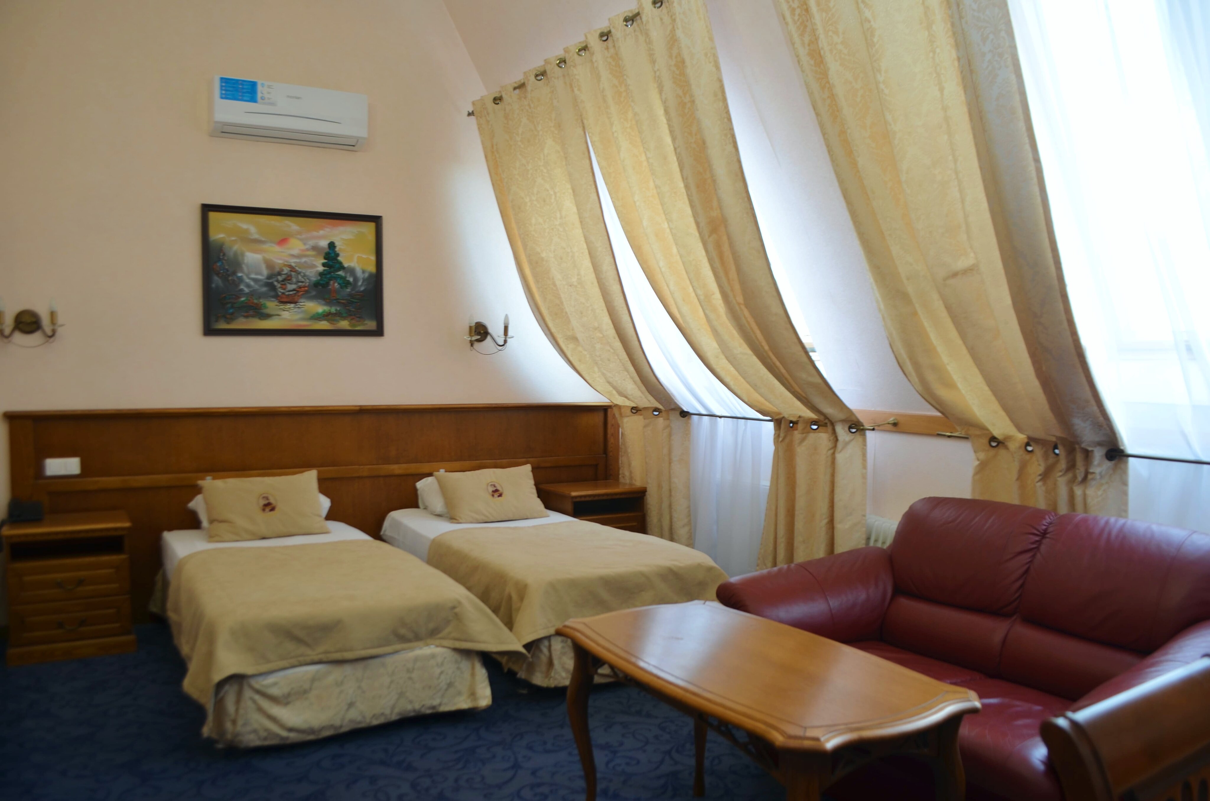 Улучшенный двухместный номер с 2 отдельными кроватями