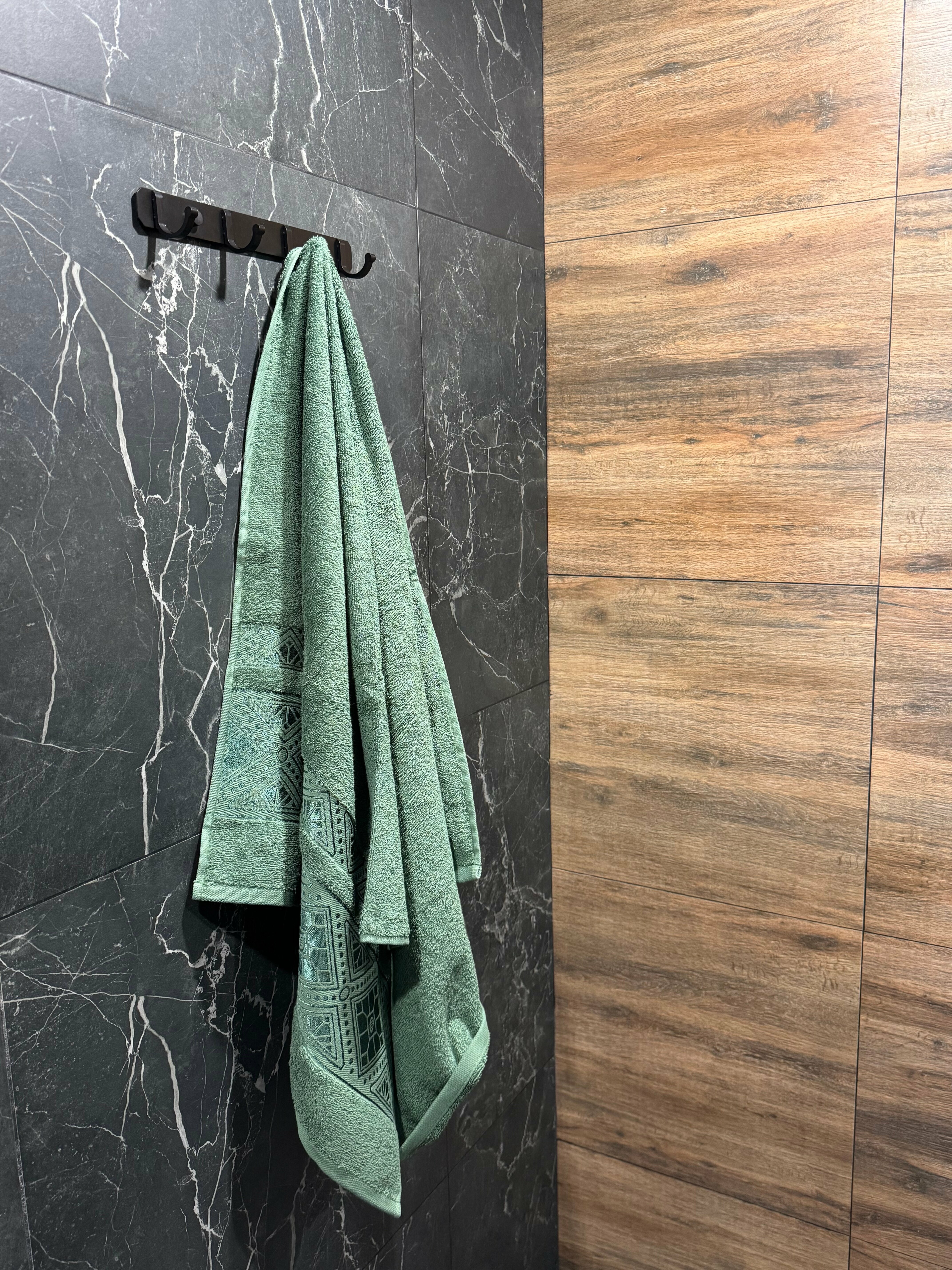 Спальное место на двухъярусной кровати 1400х2000 мм в индивидуальном номере.