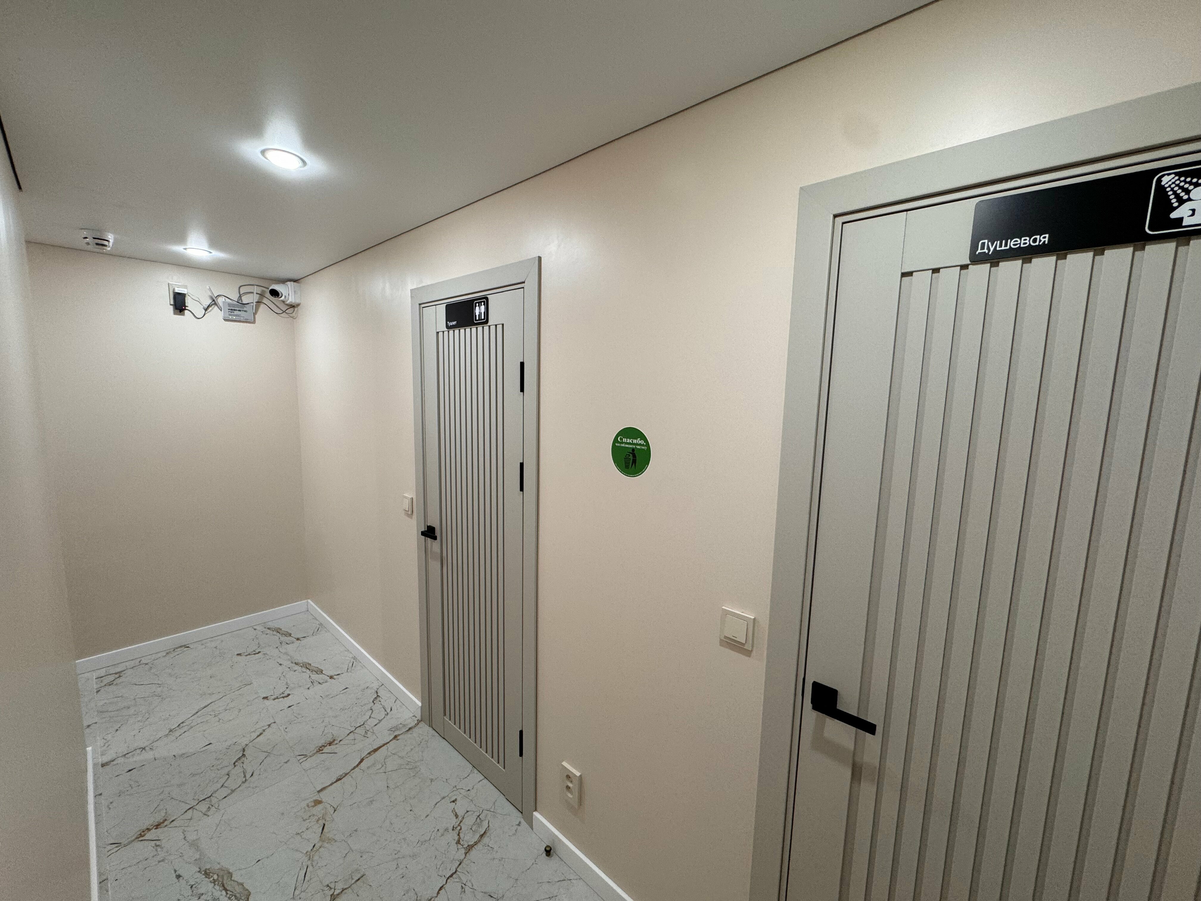 Спальное место на двухъярусной кровати 900х2000 в общем номере для мужчин и женщин.