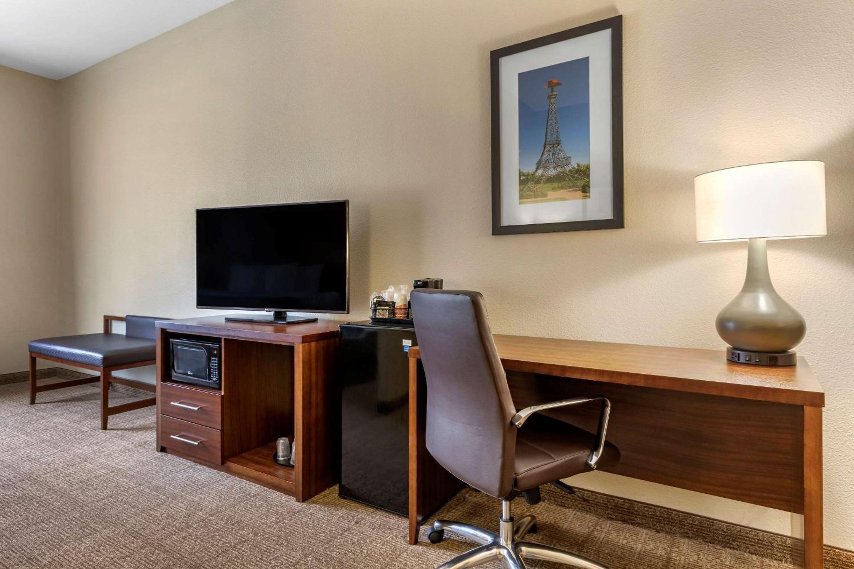 King Suite - Non-Smoking