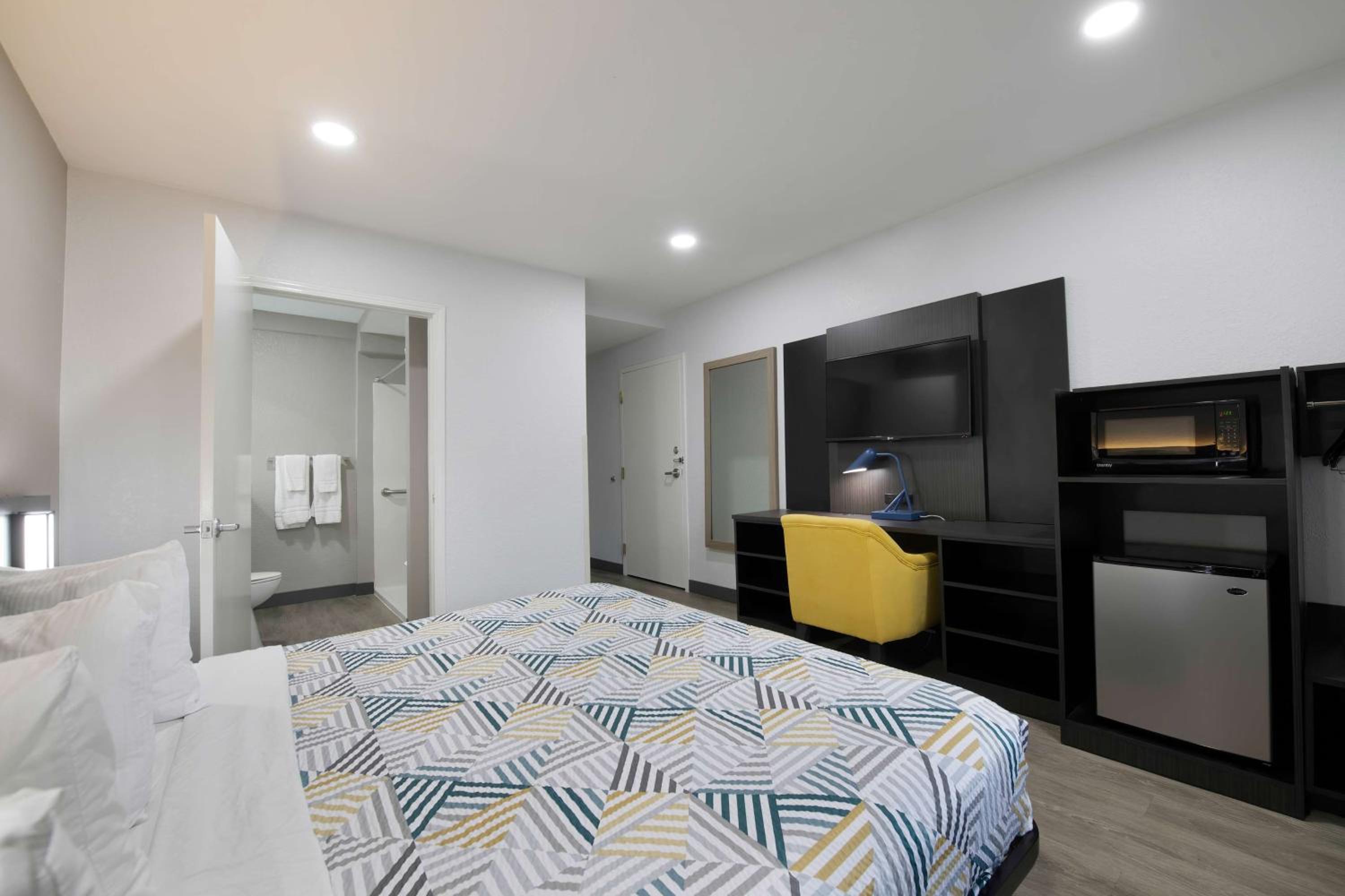 King Room - Disability Access - Non-Smoking