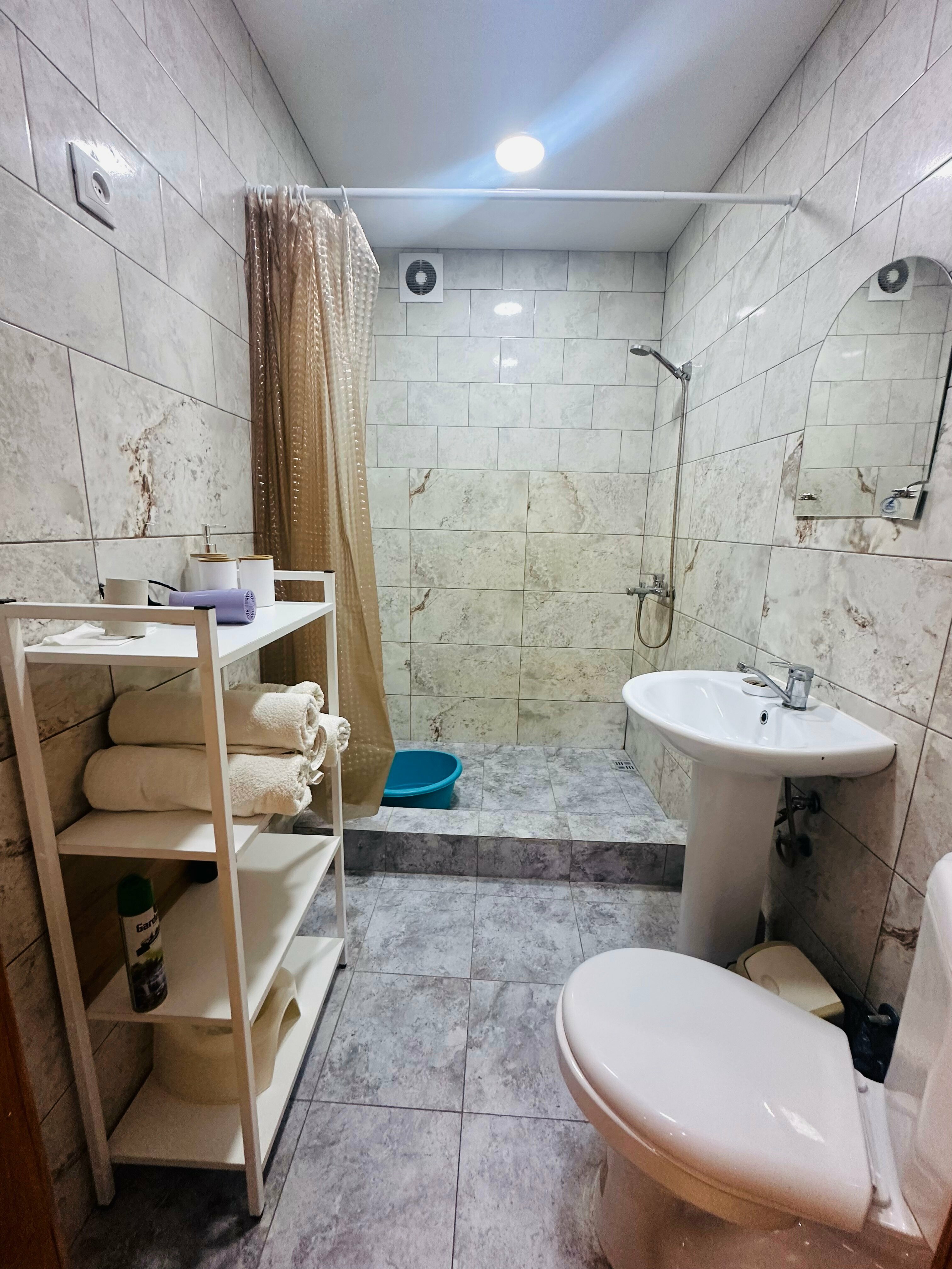 Дом с собственным двориком и кухней