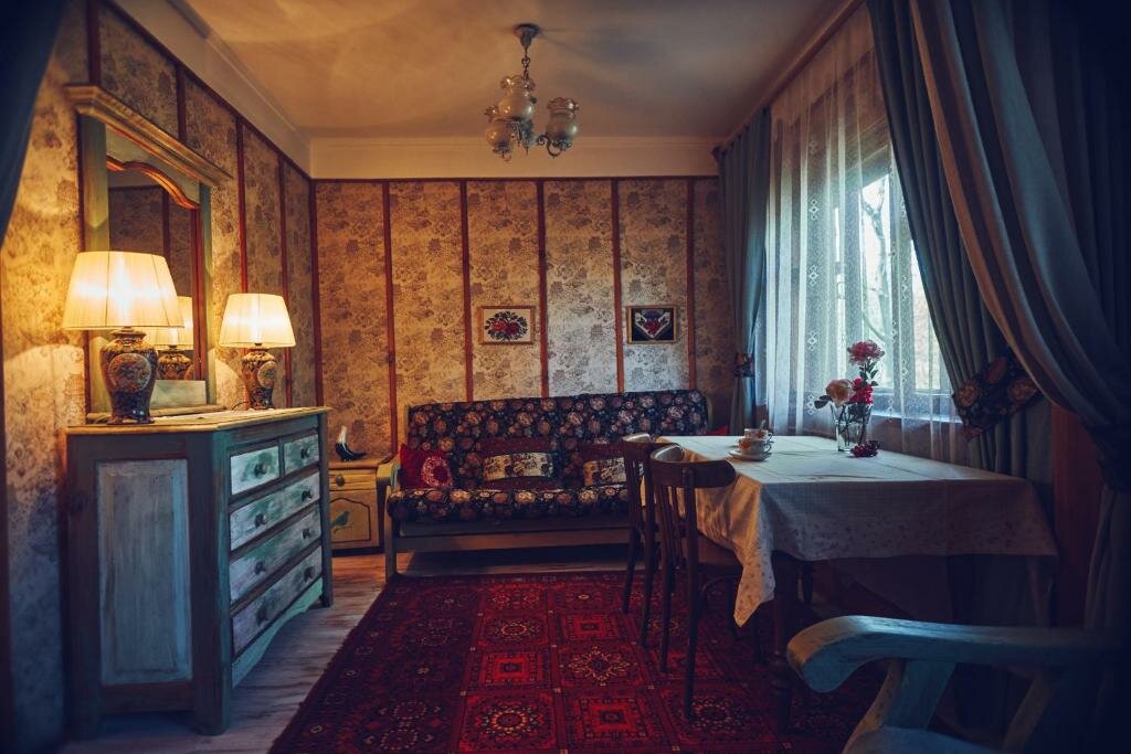 Двухэтажный люкс-мансарда с балконом