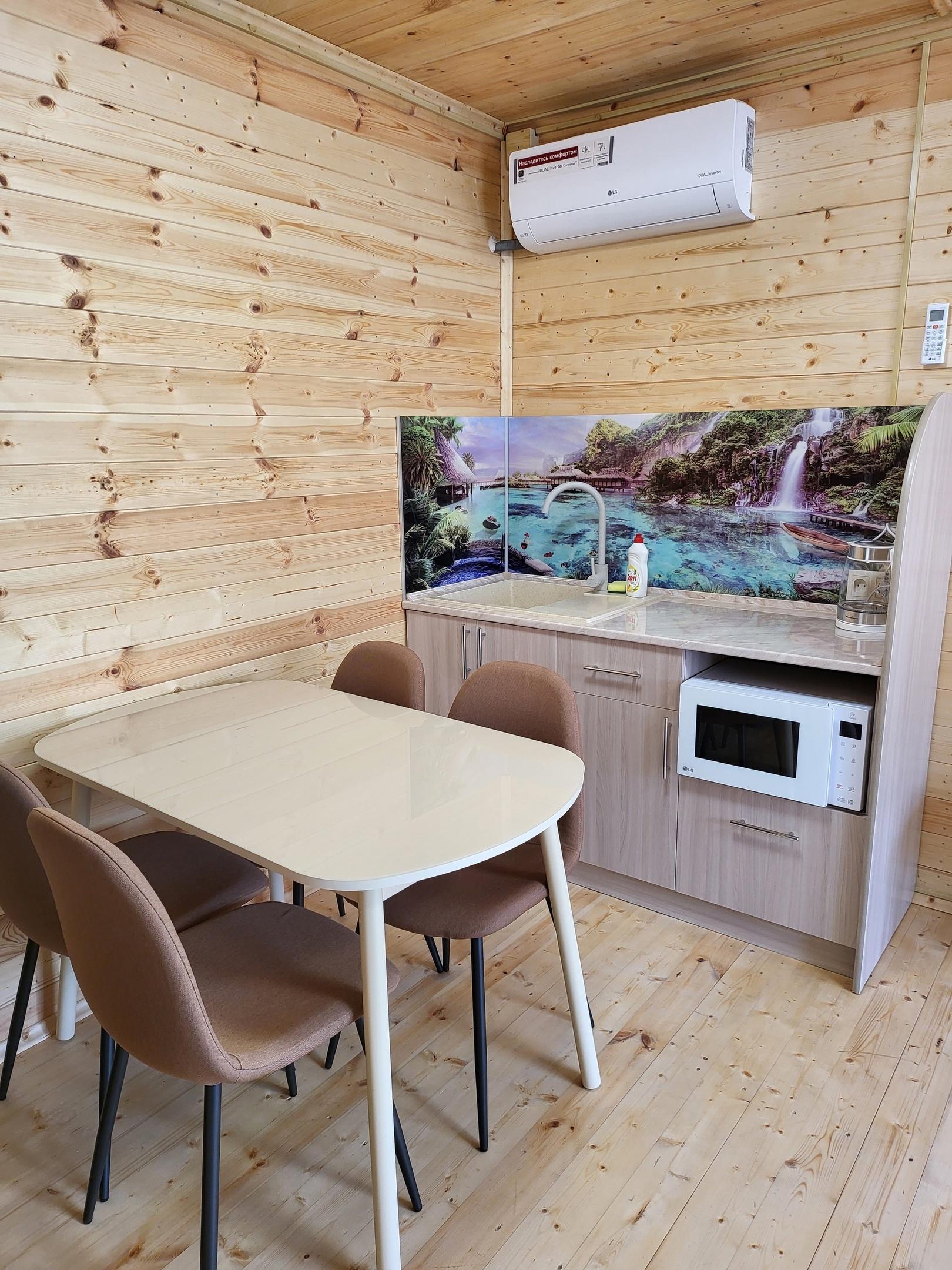 Коттедж с беседкой