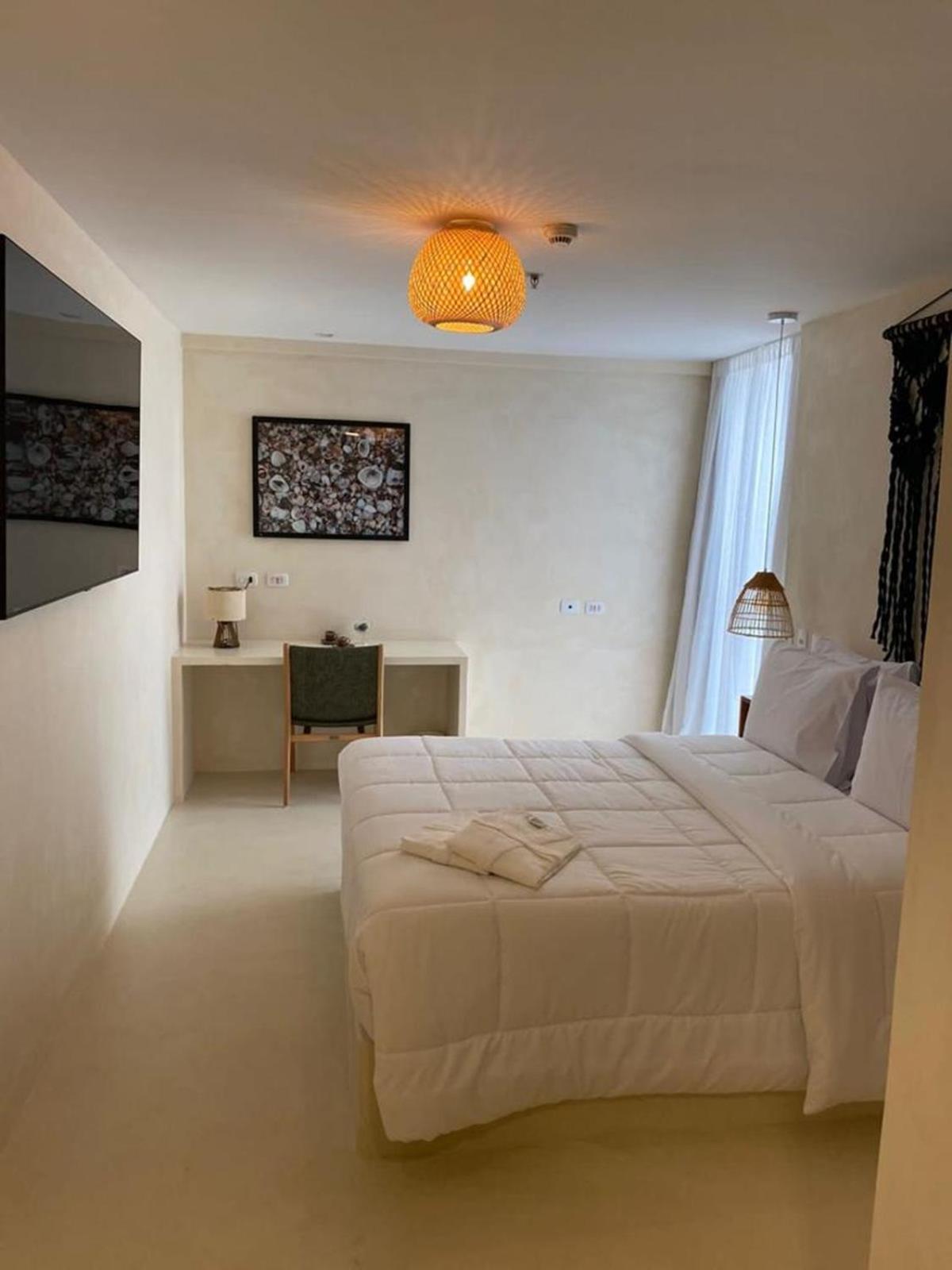 Premium Double - 1 Queen Bed