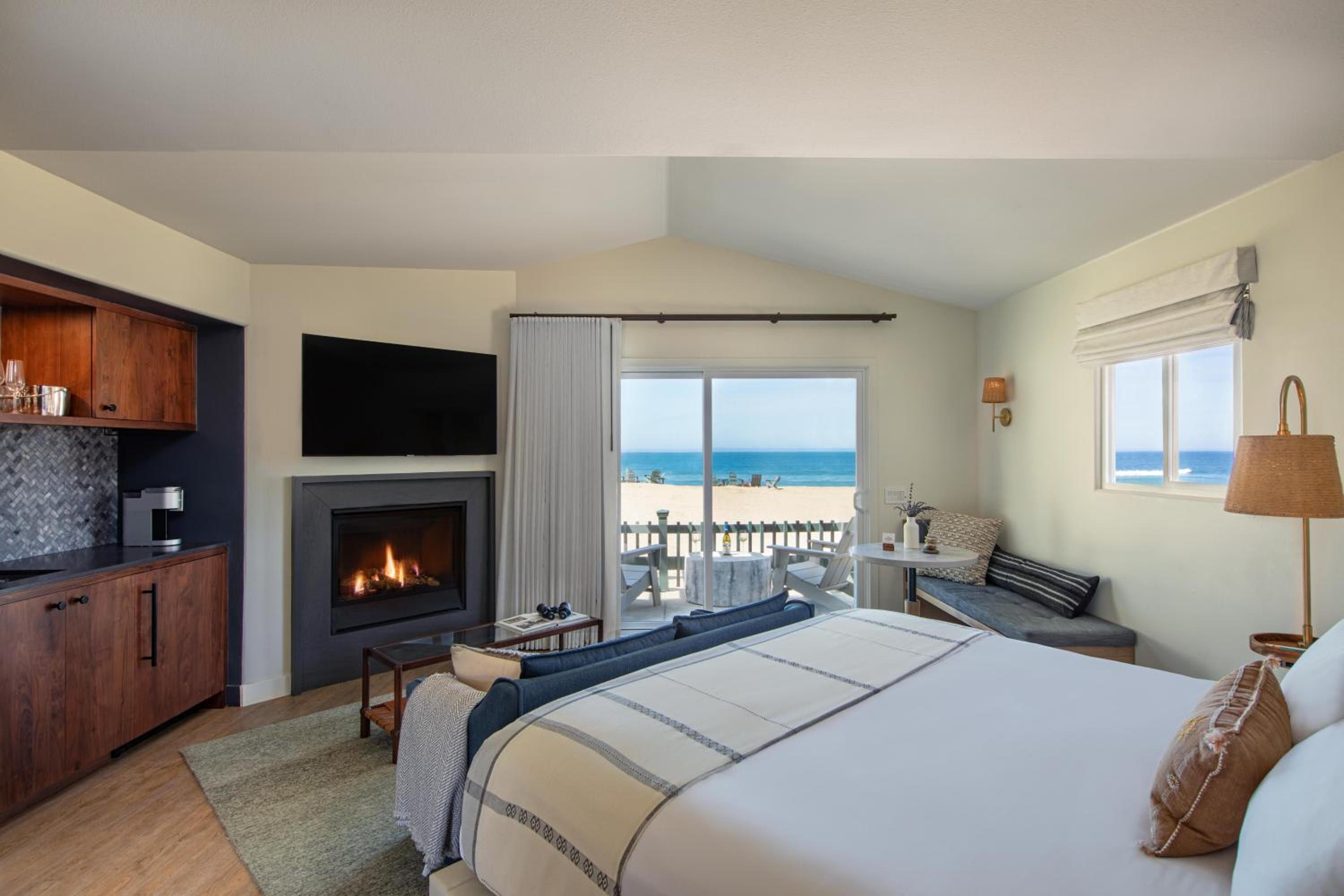 Deluxe Room with Ocean Front View