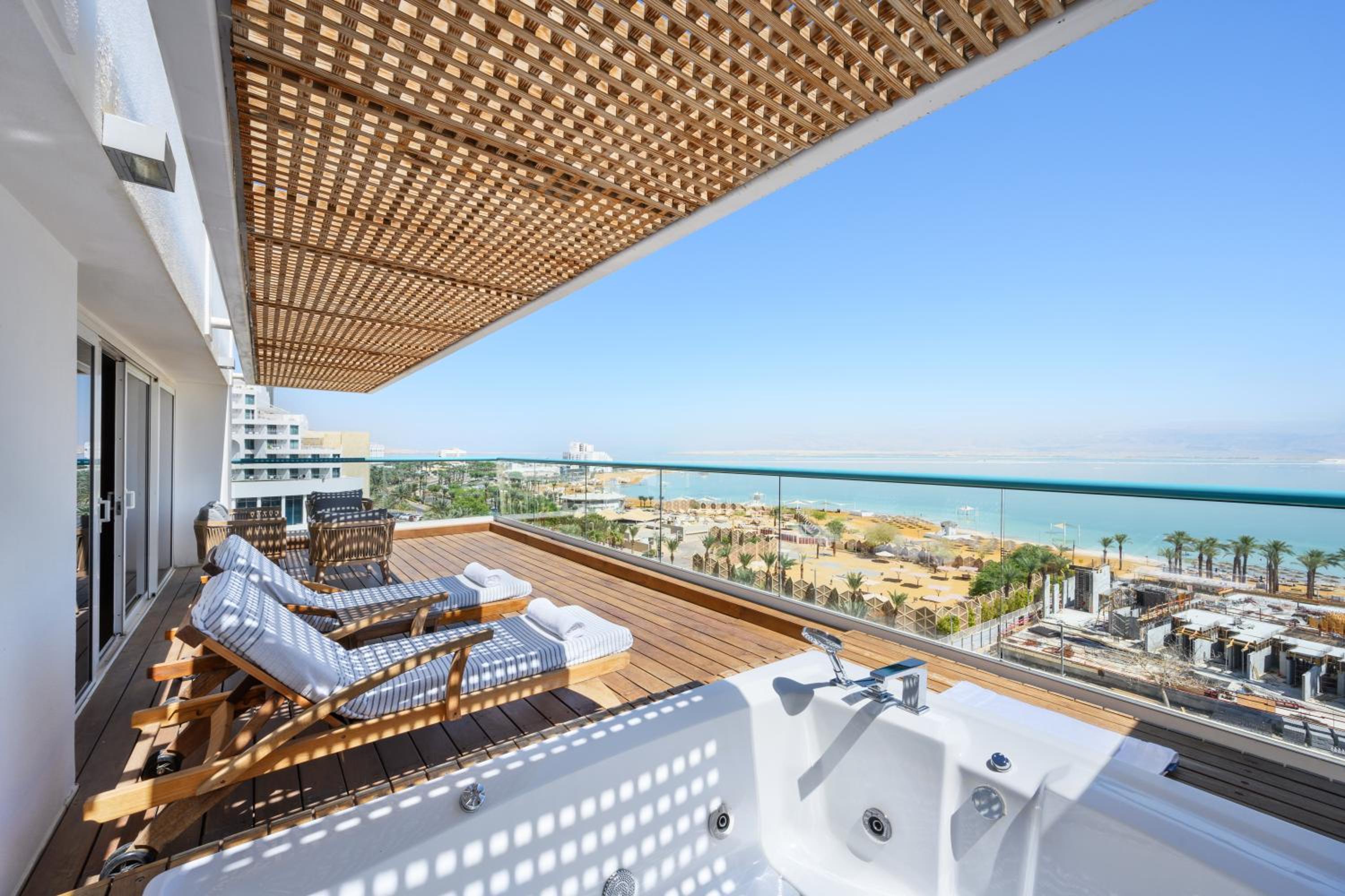 Suite with Dead Sea & Pool-View