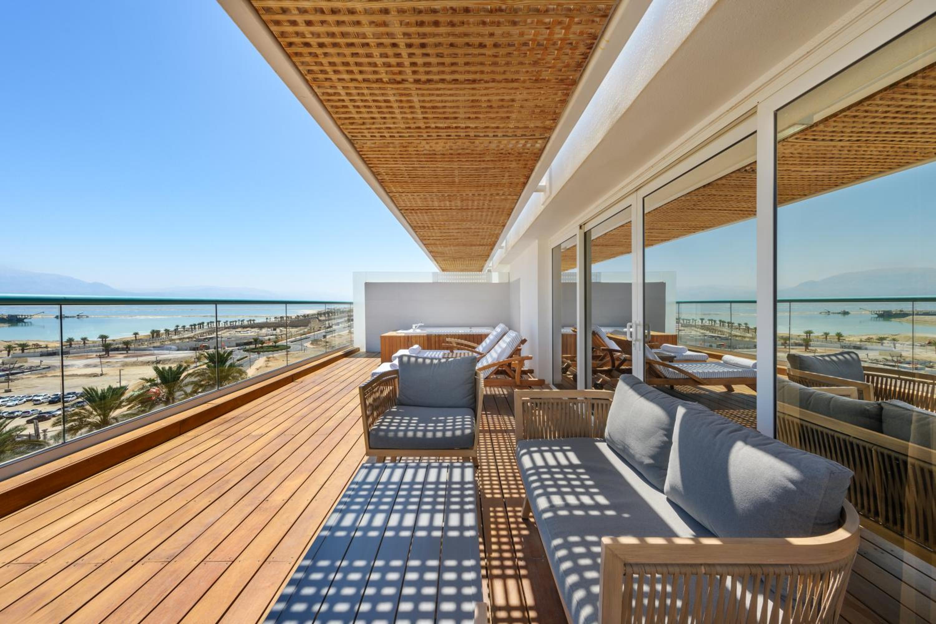 Suite with Dead Sea & Pool-View