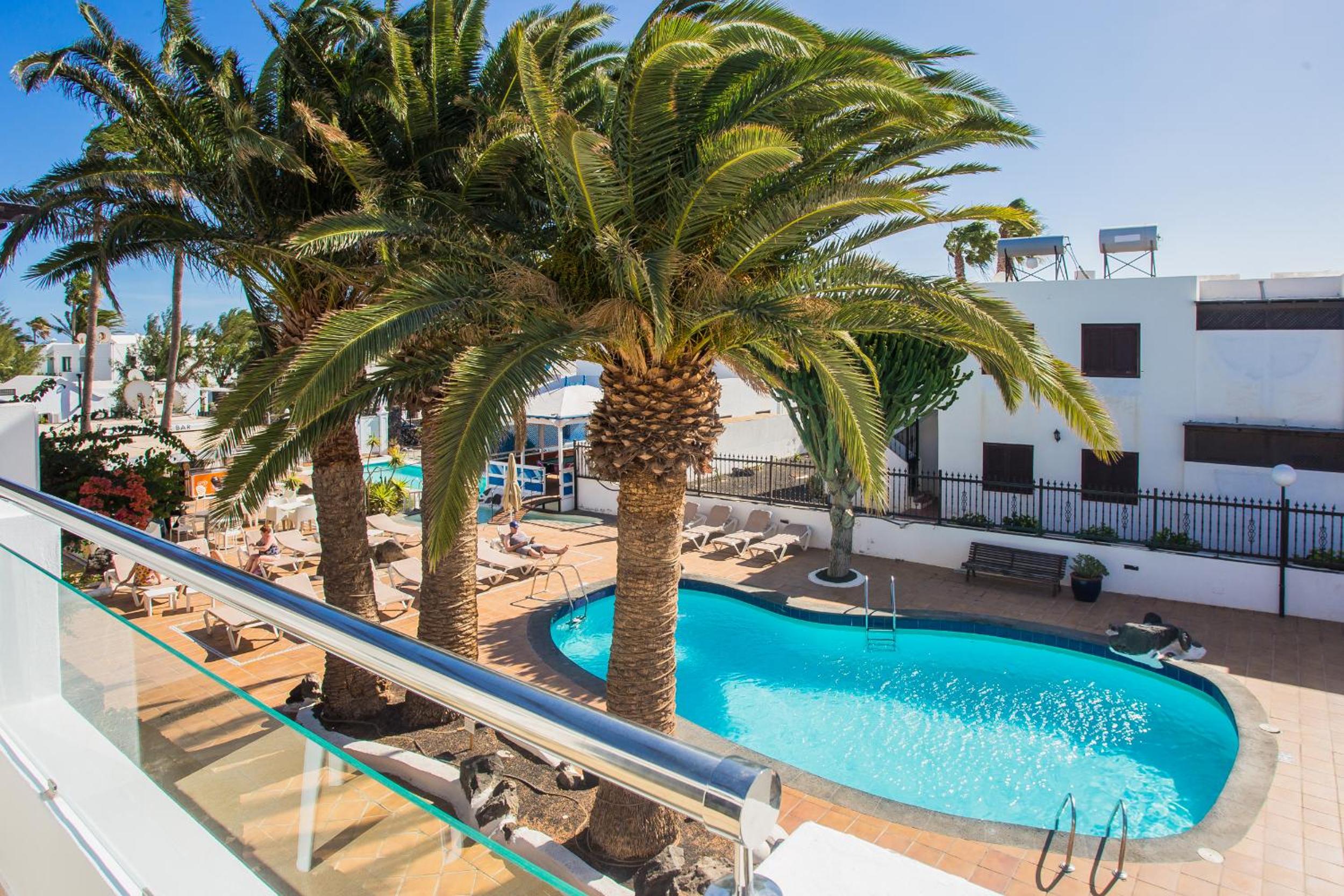 Apartment with Pool View 