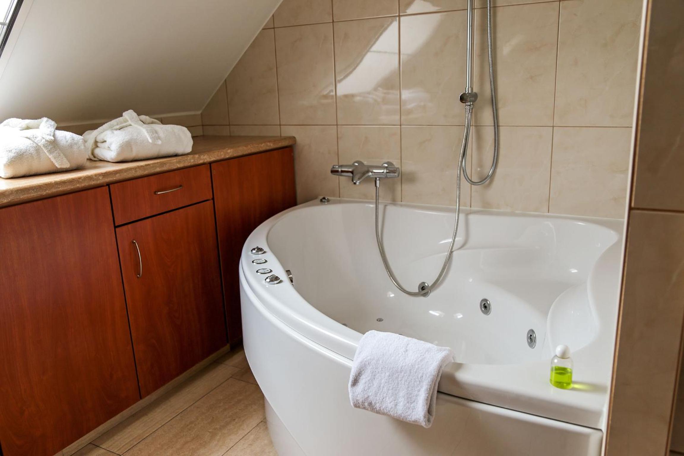 Double Room with Spa Bath