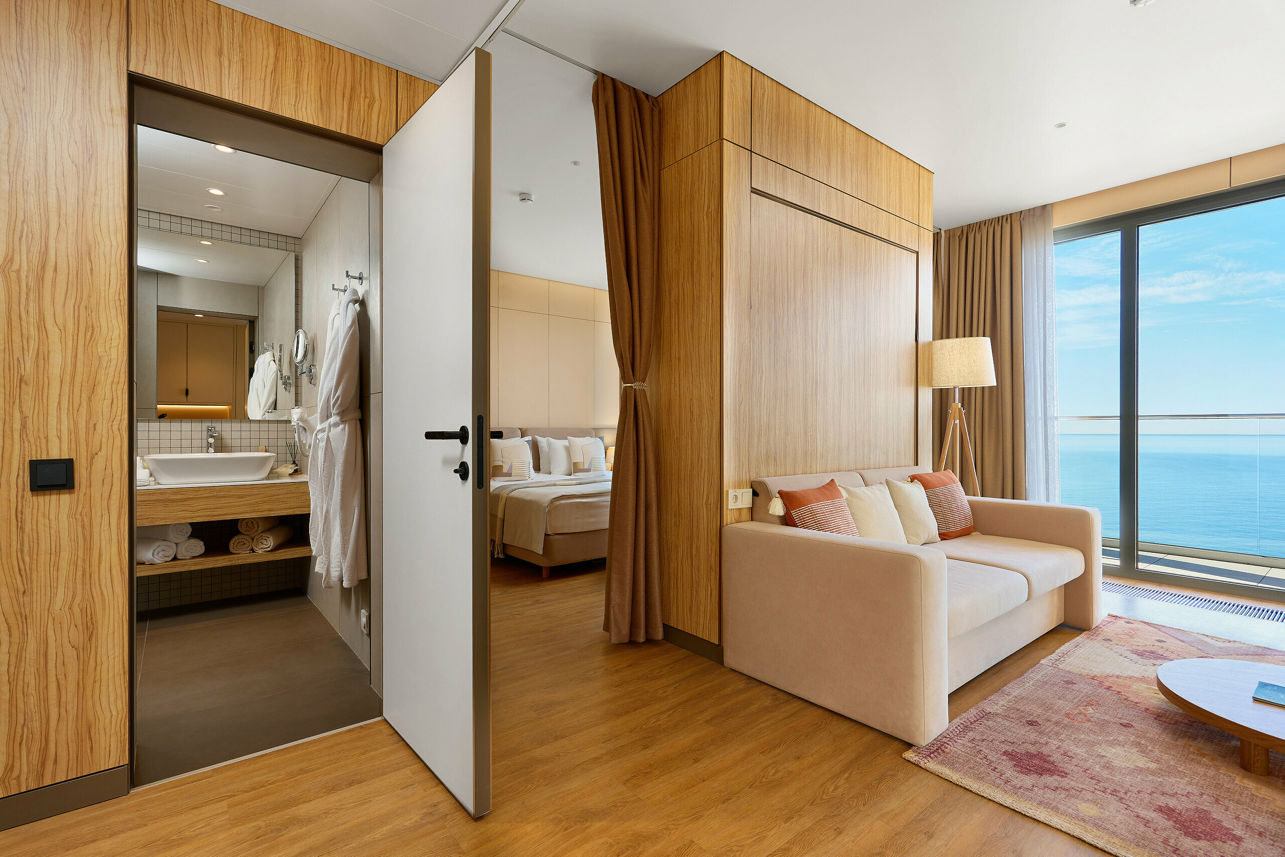 Джуниор "Приморский" с выходом на террасу