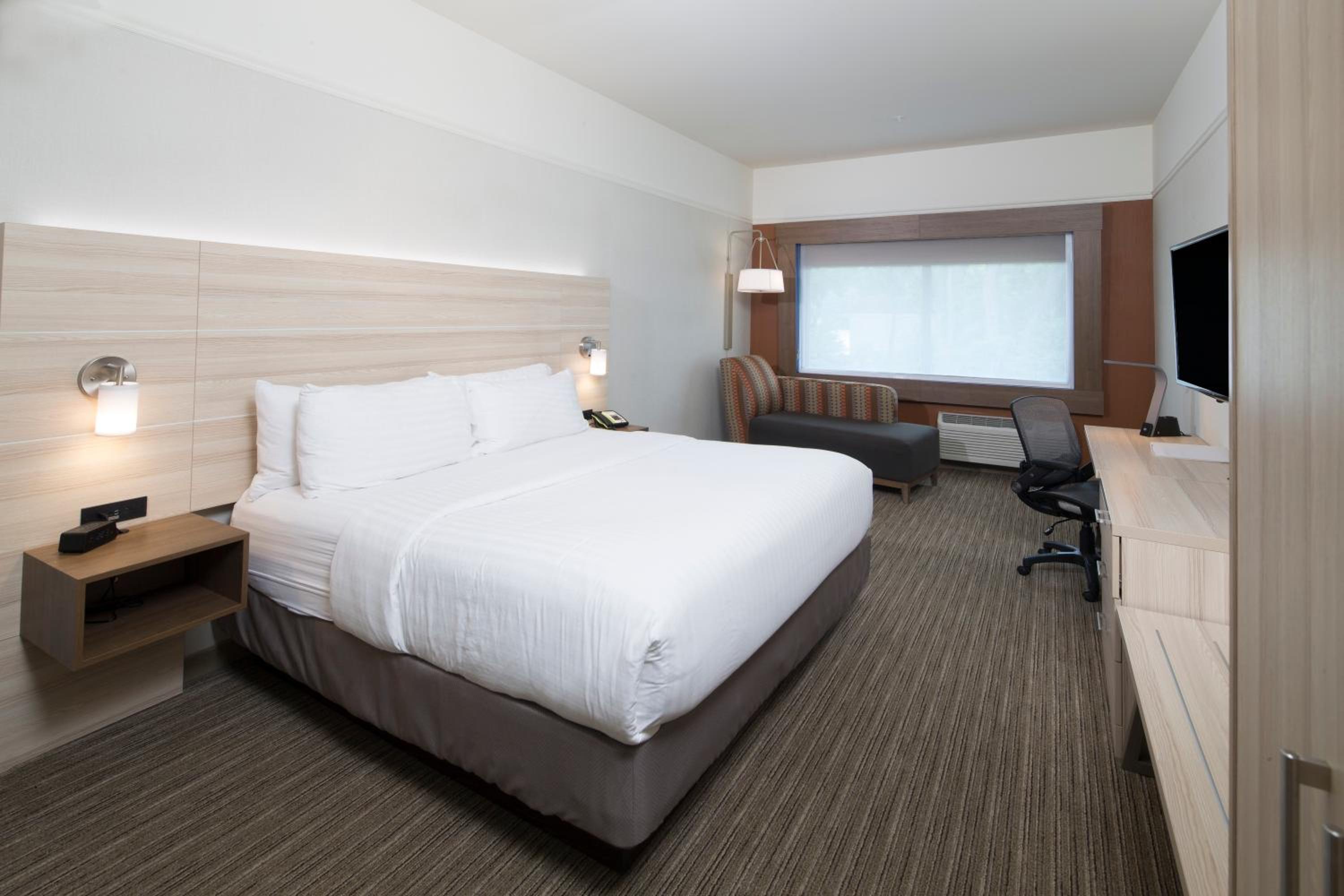 King Room - Hearing Accessible/Non-Smoking 