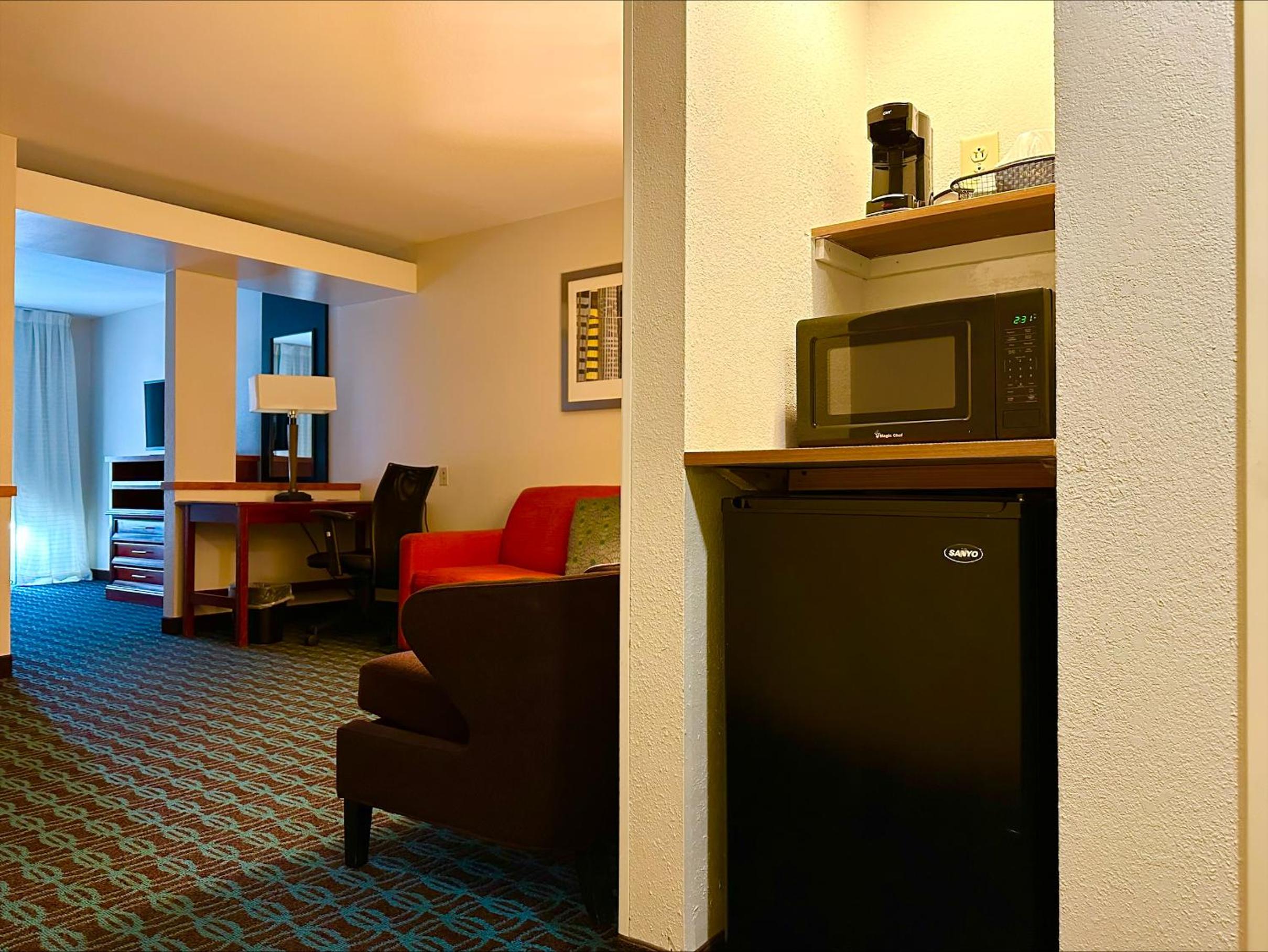 Larger Suite, 2 Queen, Sofa bed