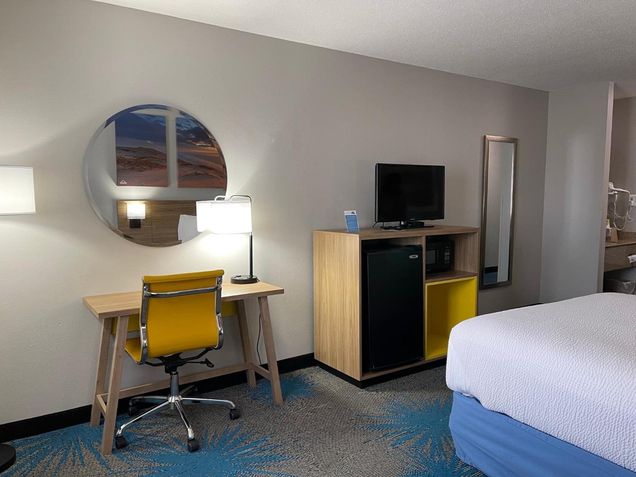 Queen Room - Disability Access/Non-Smoking