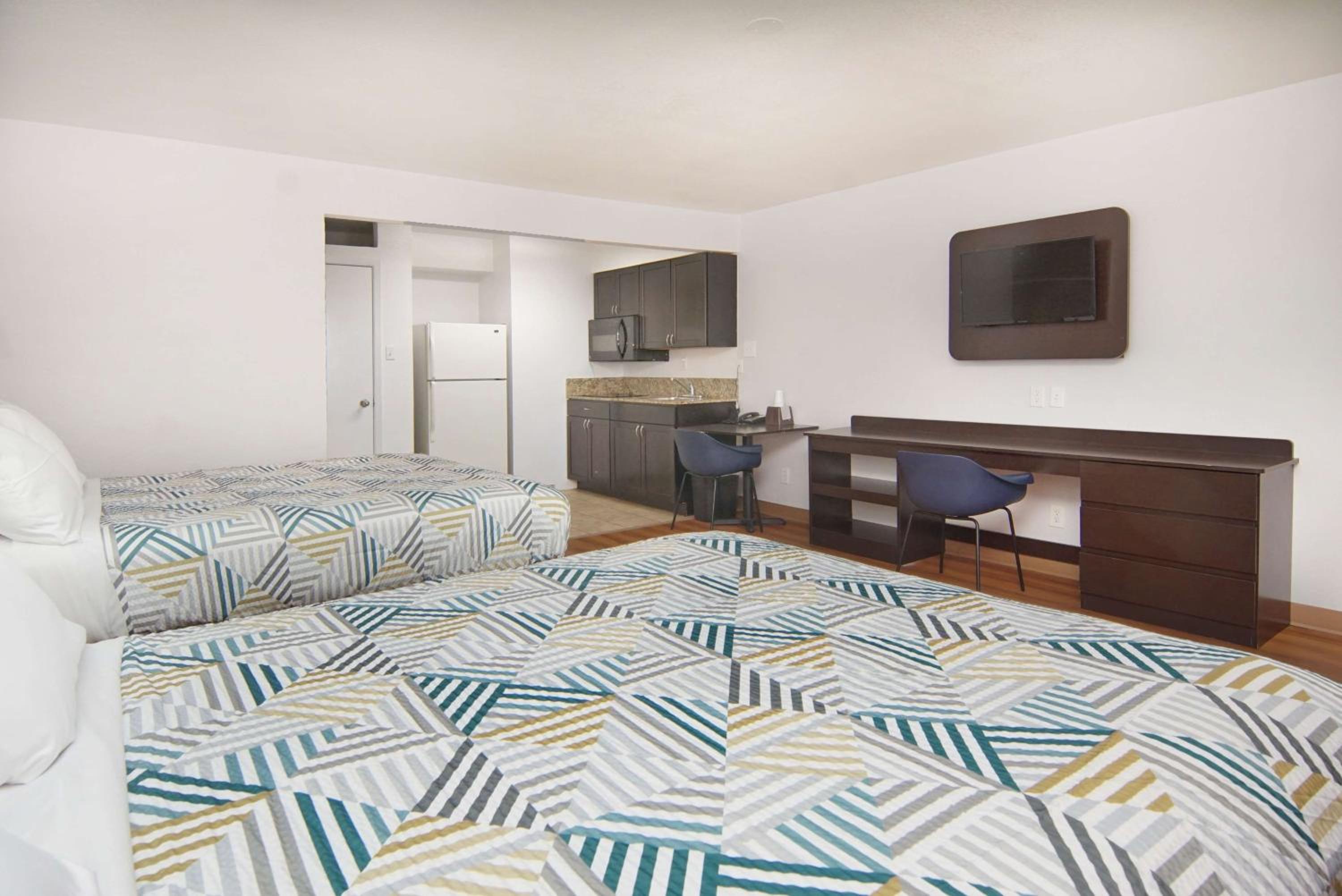 Deluxe Queen Room with Two Queen Beds - Non-Smoking