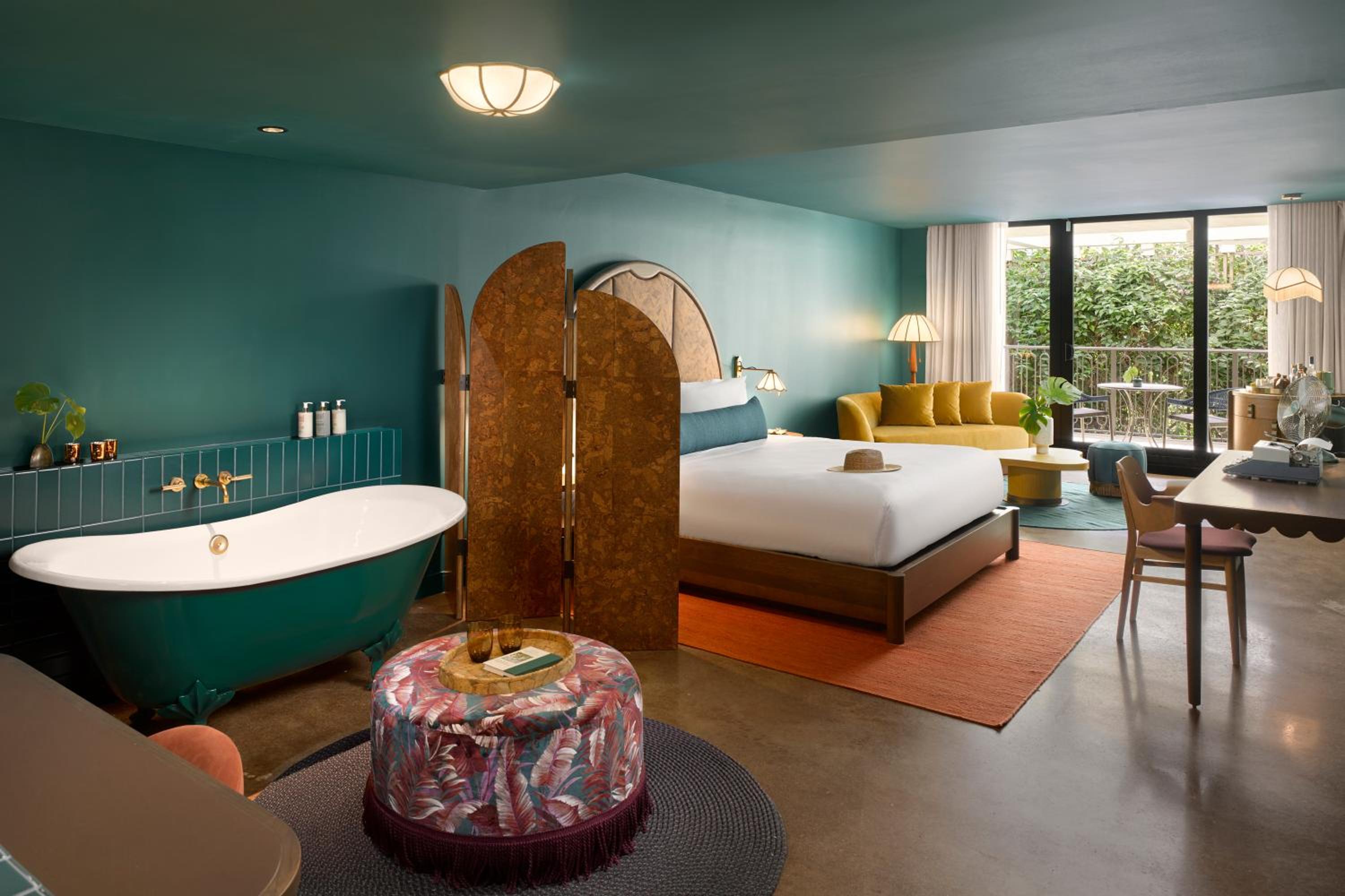 Studio with Spa Bath