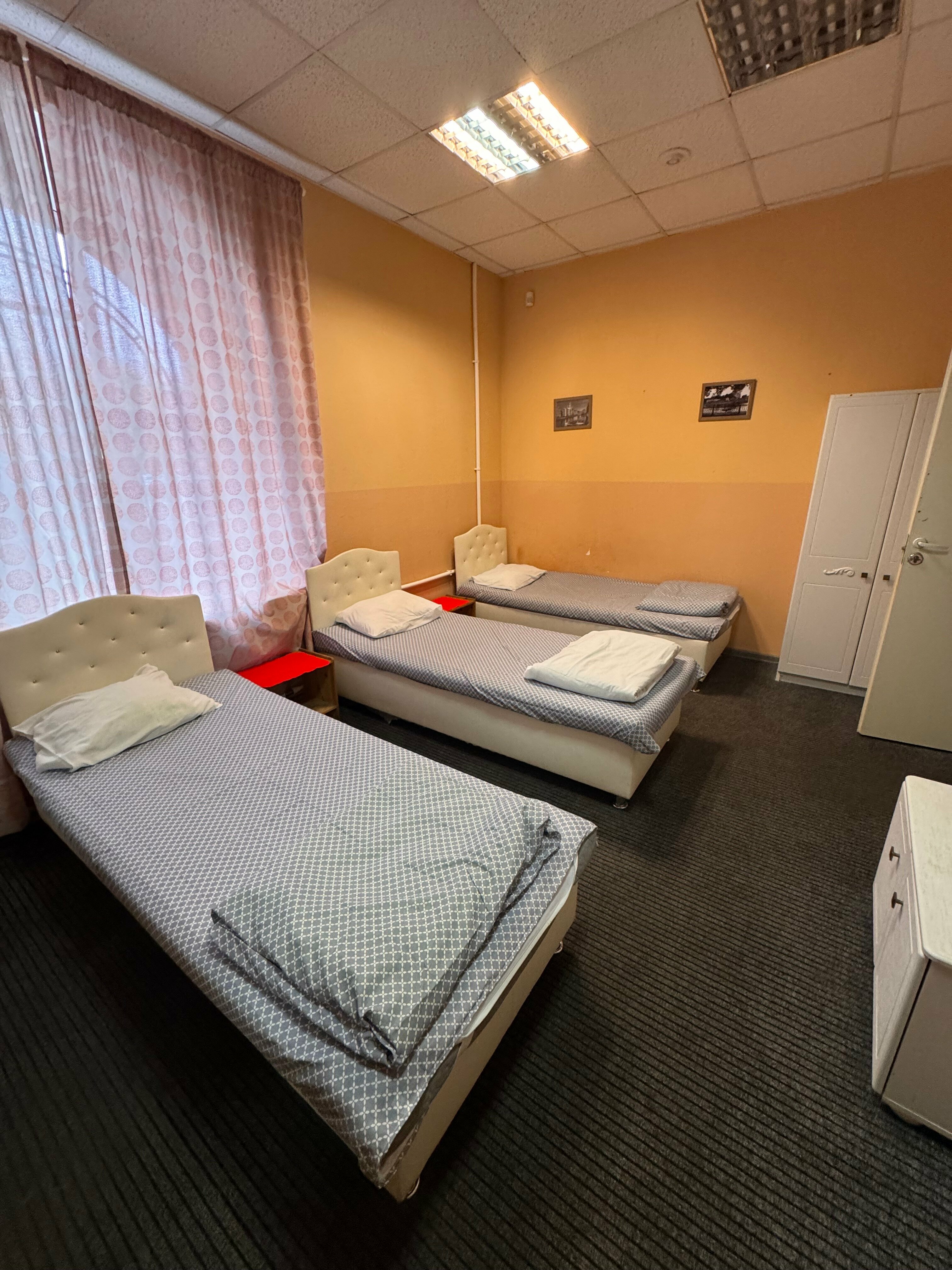 Кровать в общем номере для женщин с 4 кроватями