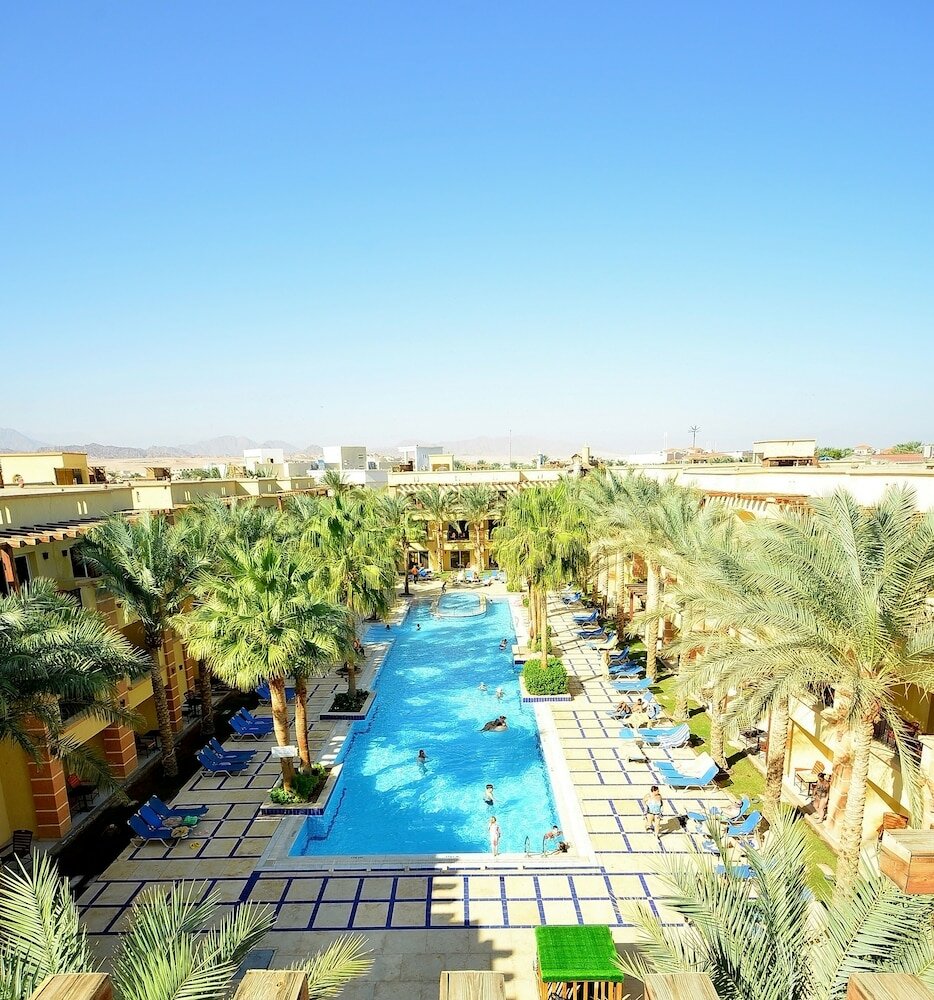 Family Room, 1 Bedroom, Pool View