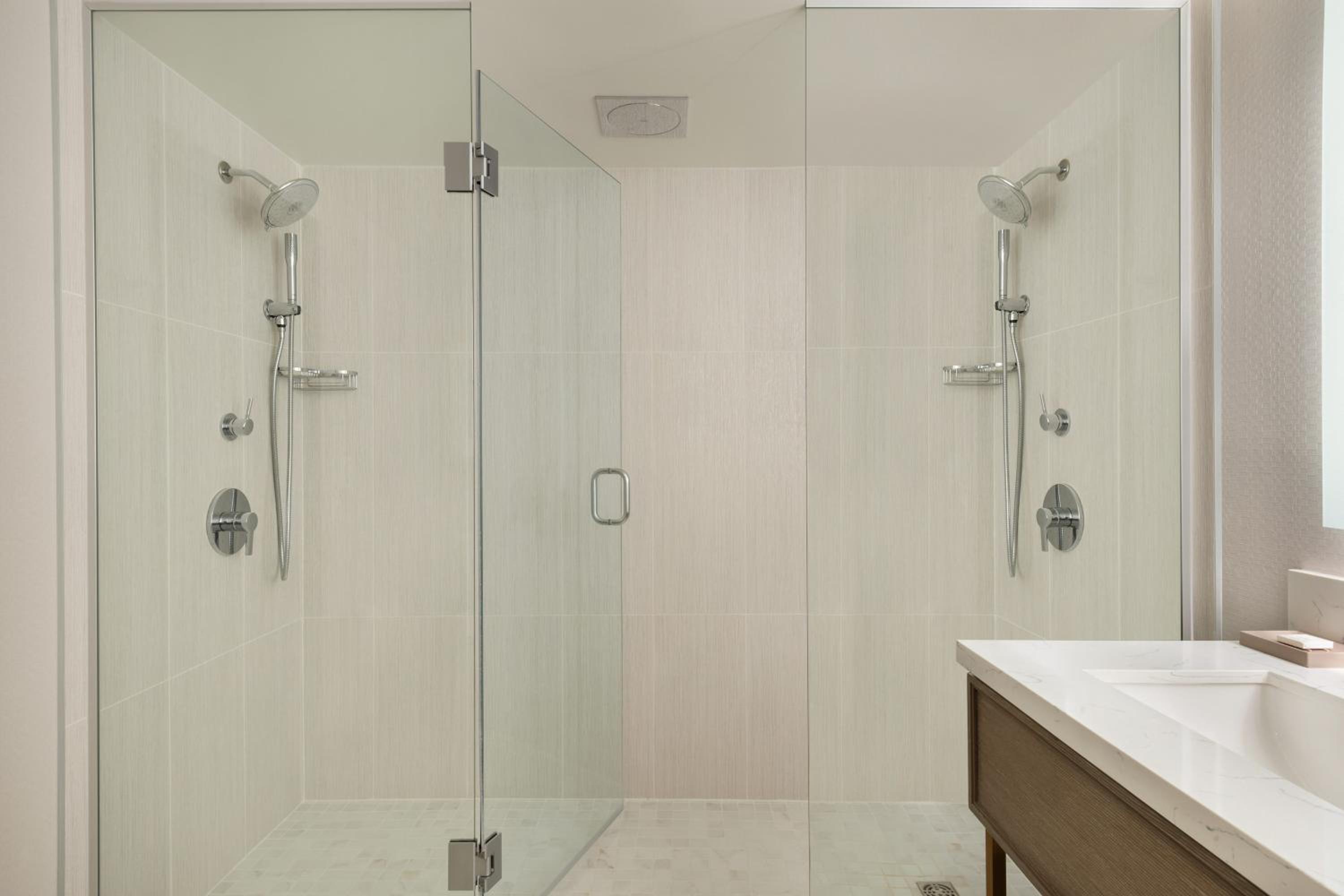 Club Level, Suite, 1 King, Sofa Bed