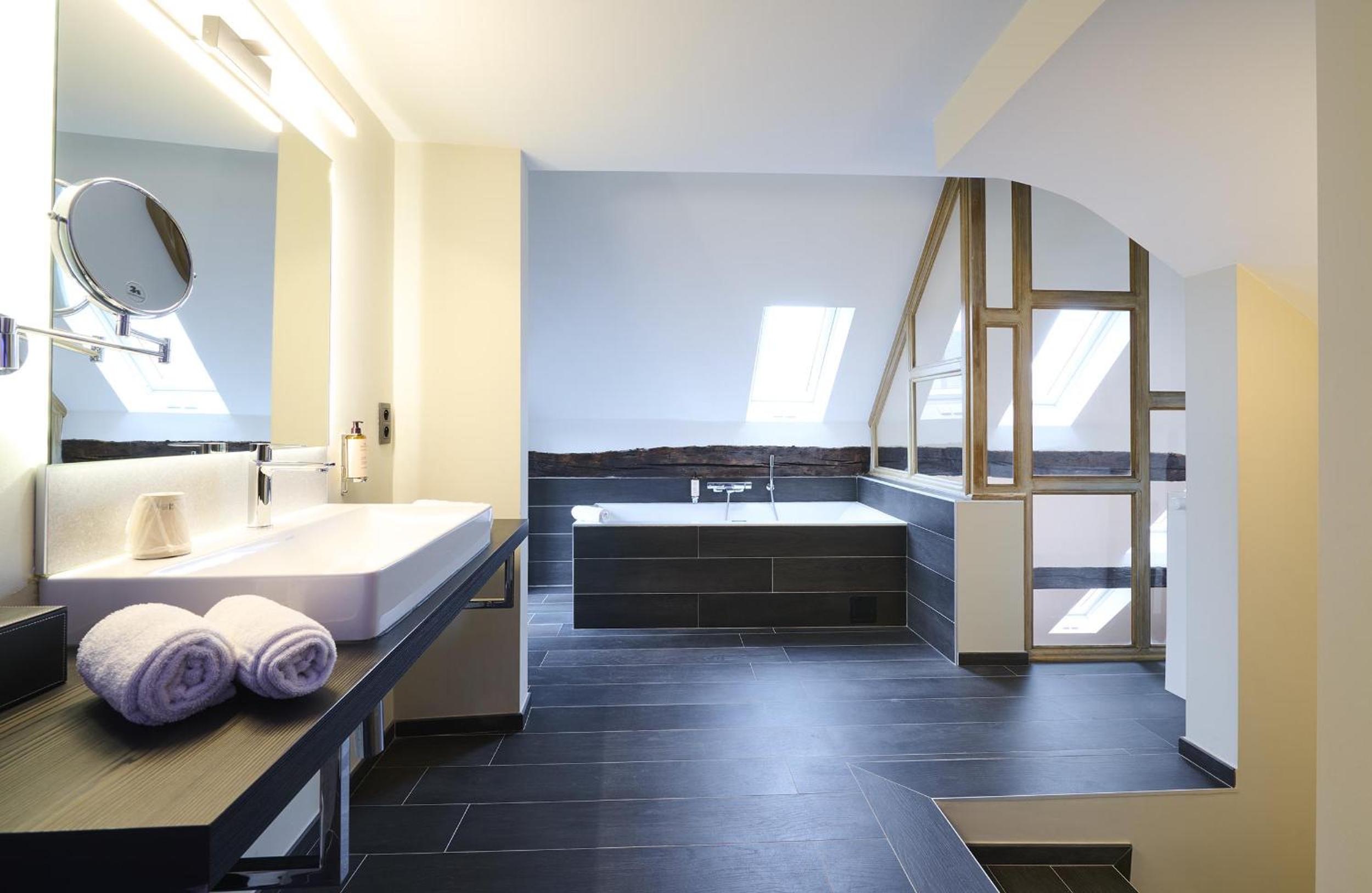 Deluxe Suite with Spa Bath