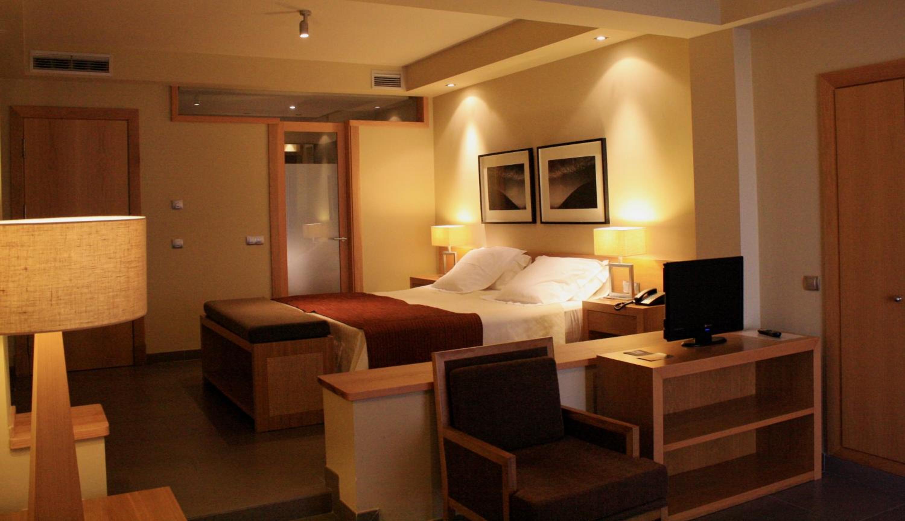 Twin Room (2 Adults + 1 Child)