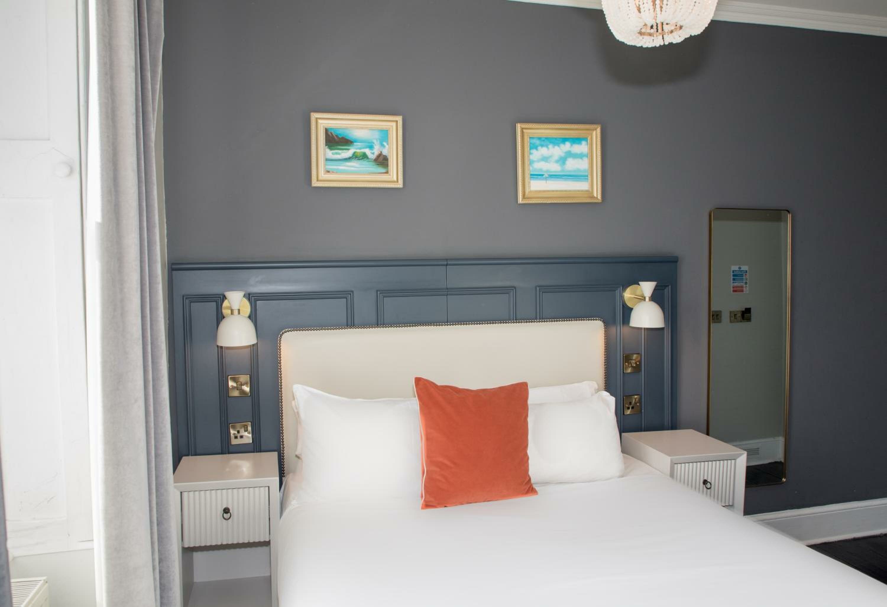 Traditional Cozy Room