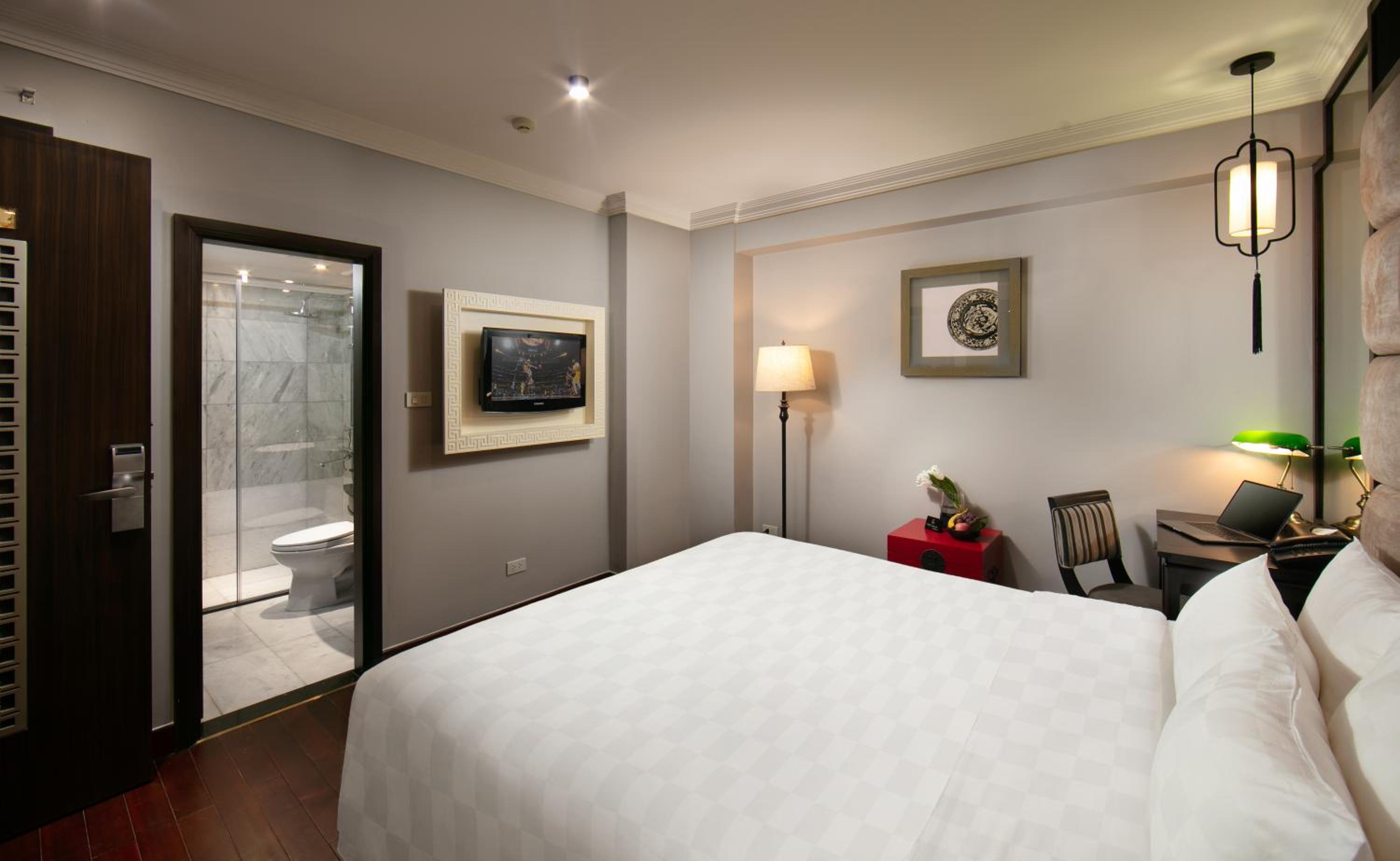 Deluxe Double Room Internal Window