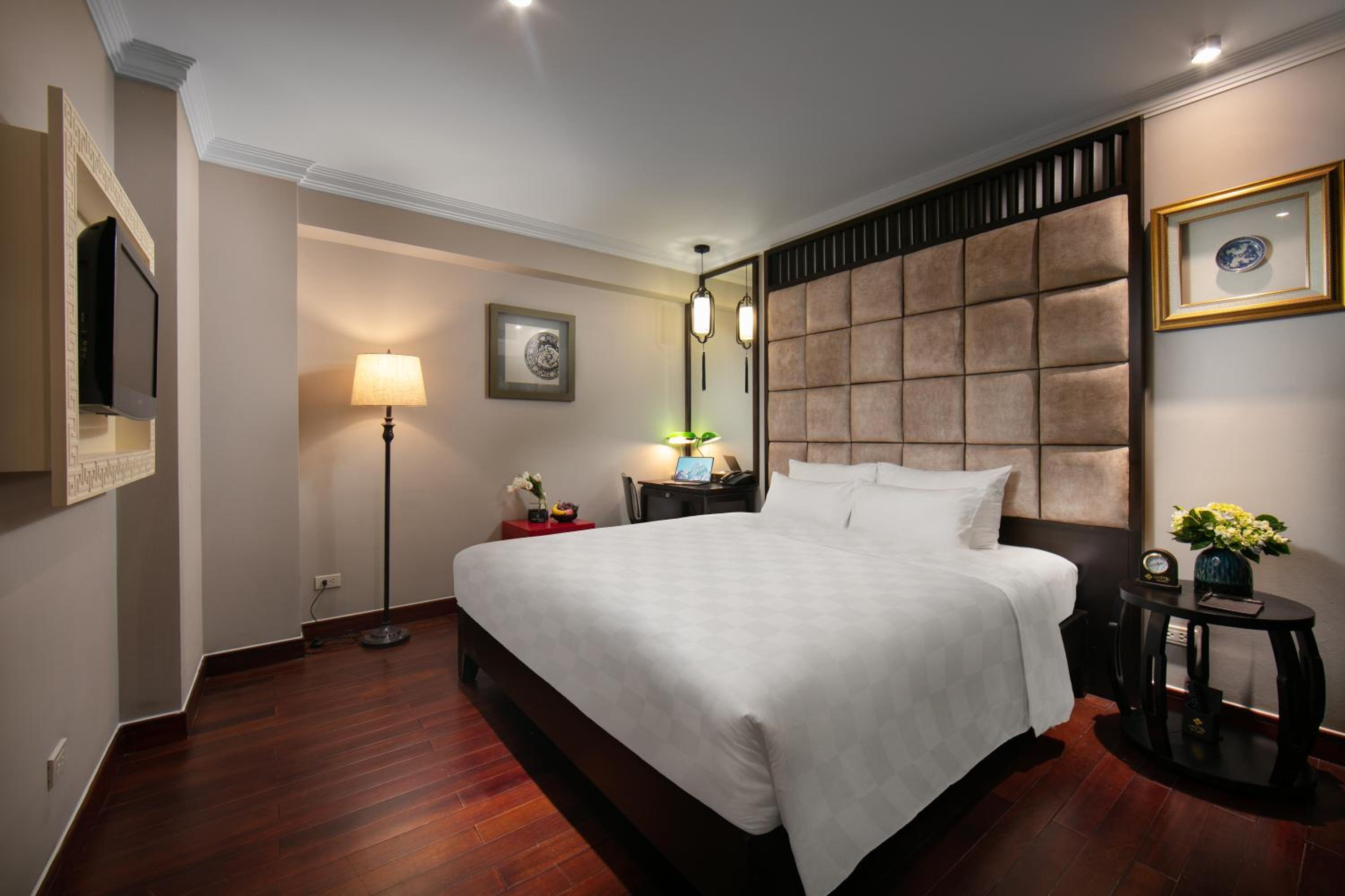 Deluxe Double Room Internal Window