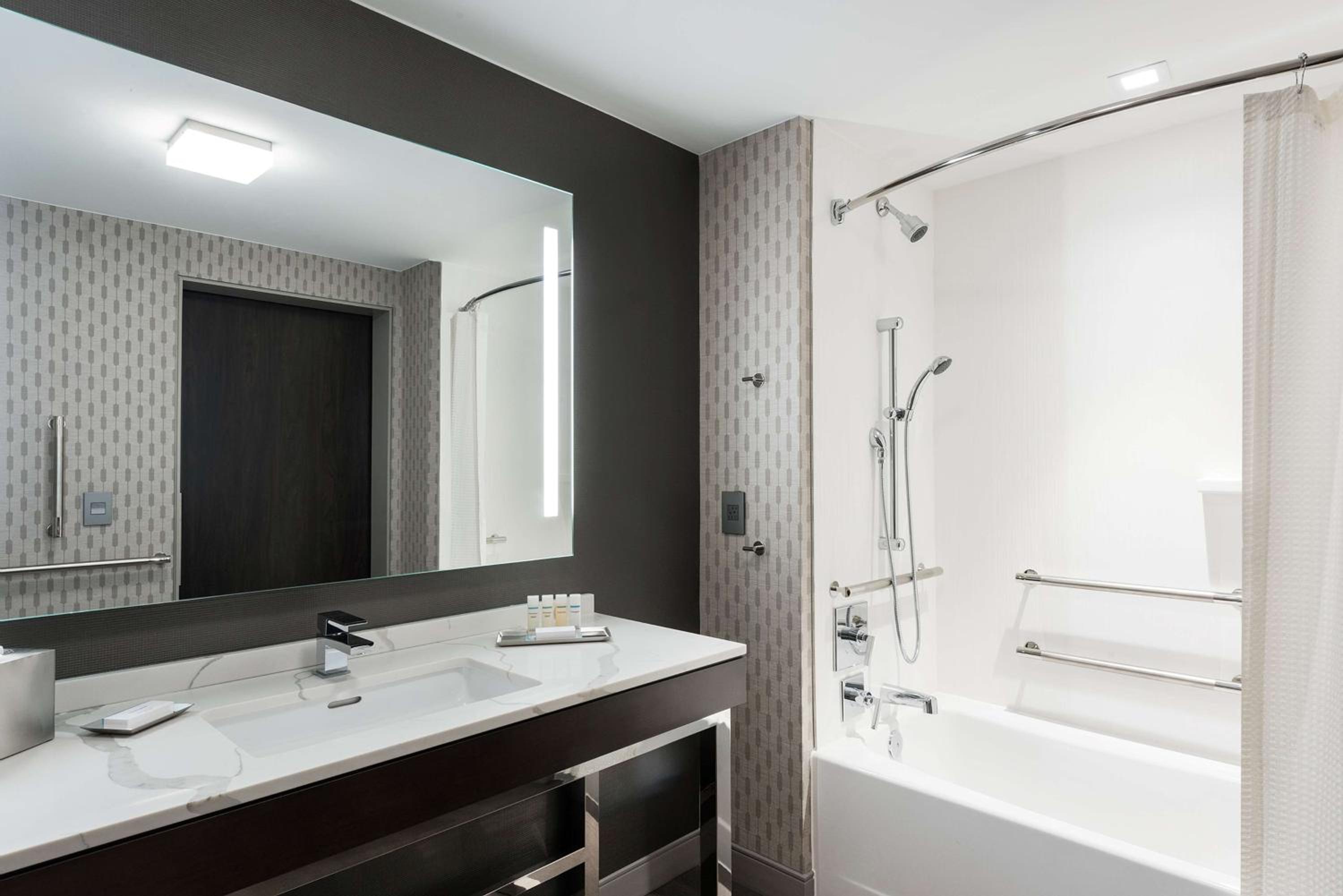 Deluxe Queen Room with Two Queen Beds - Mobility/Hearing Accessible