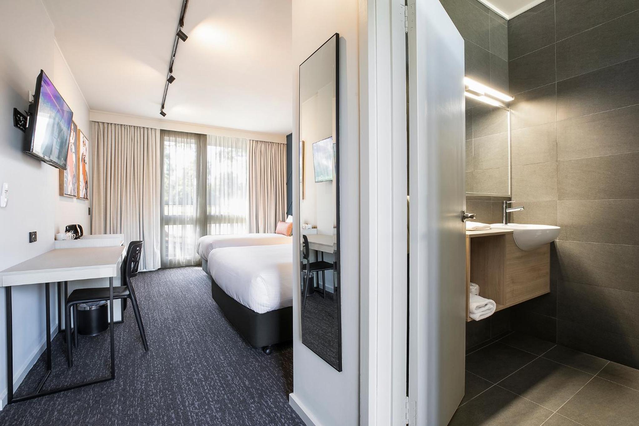 Queen & Single Studio