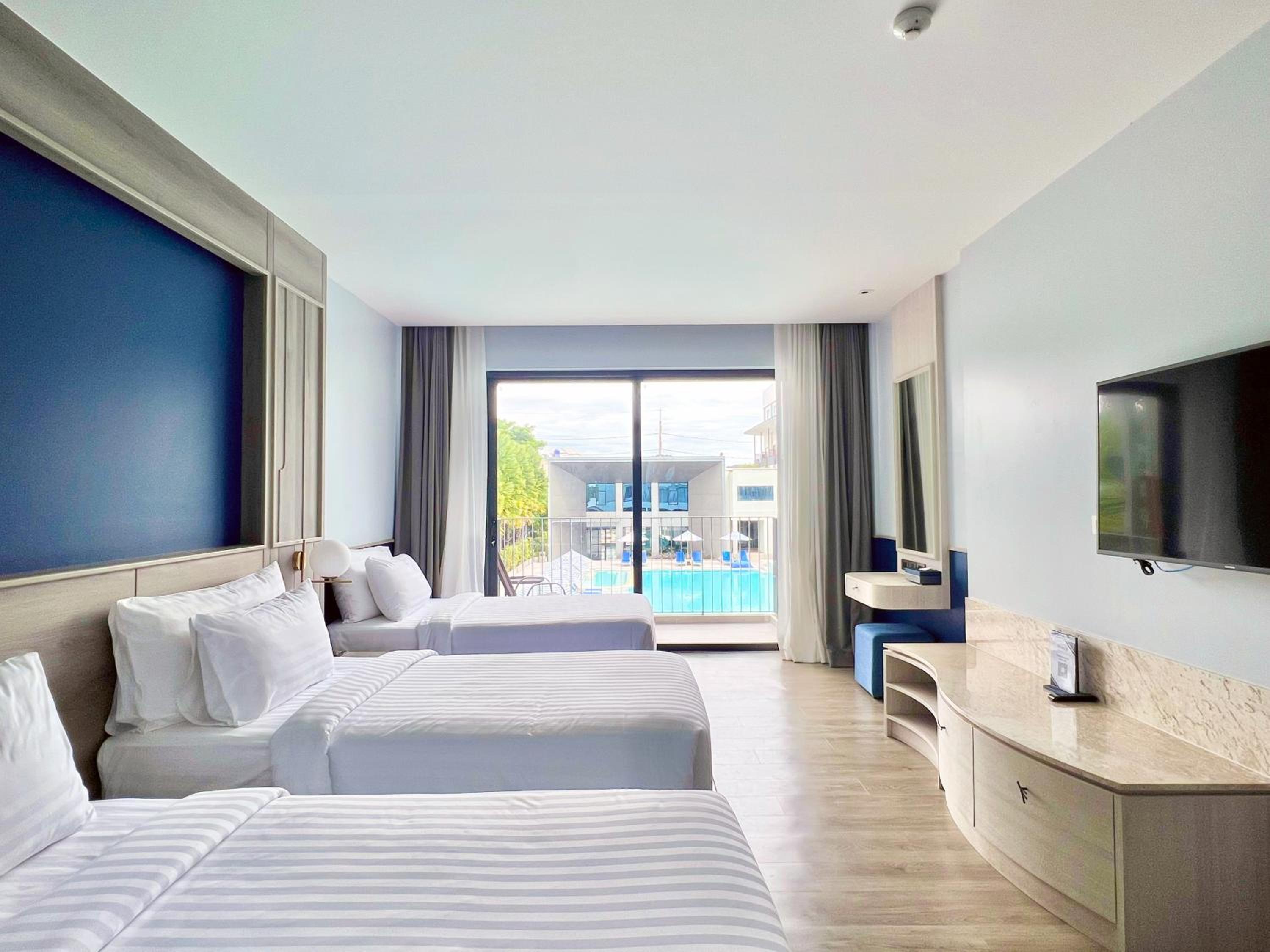 Triple Room with Pool View