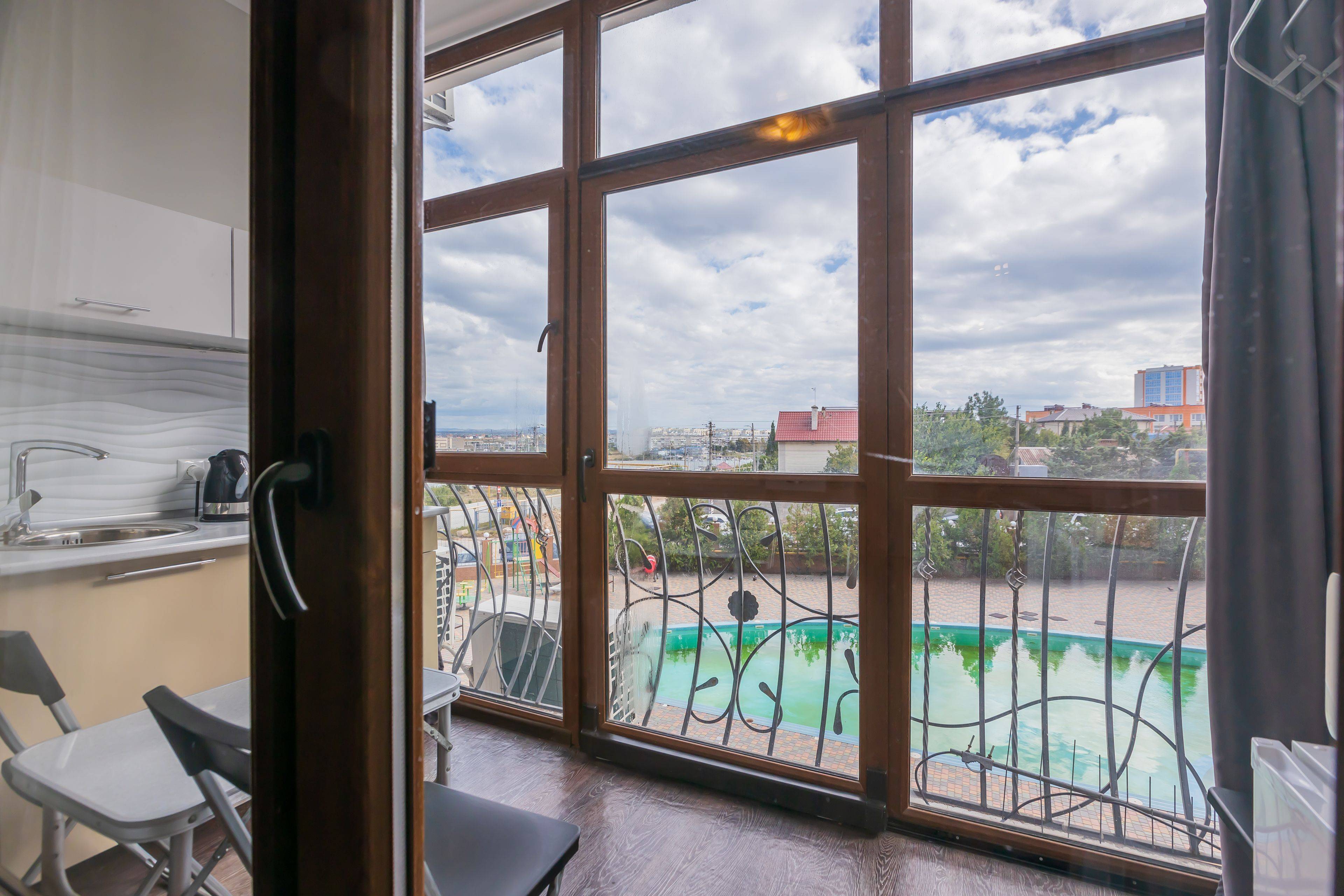 Двухместный номер с 1 кроватью и видом на бассейн