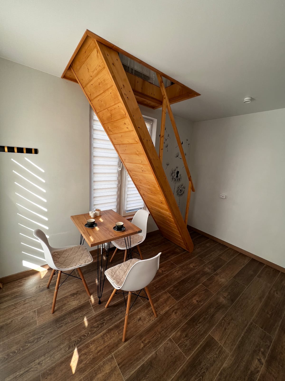 Уединенный домик с балконом