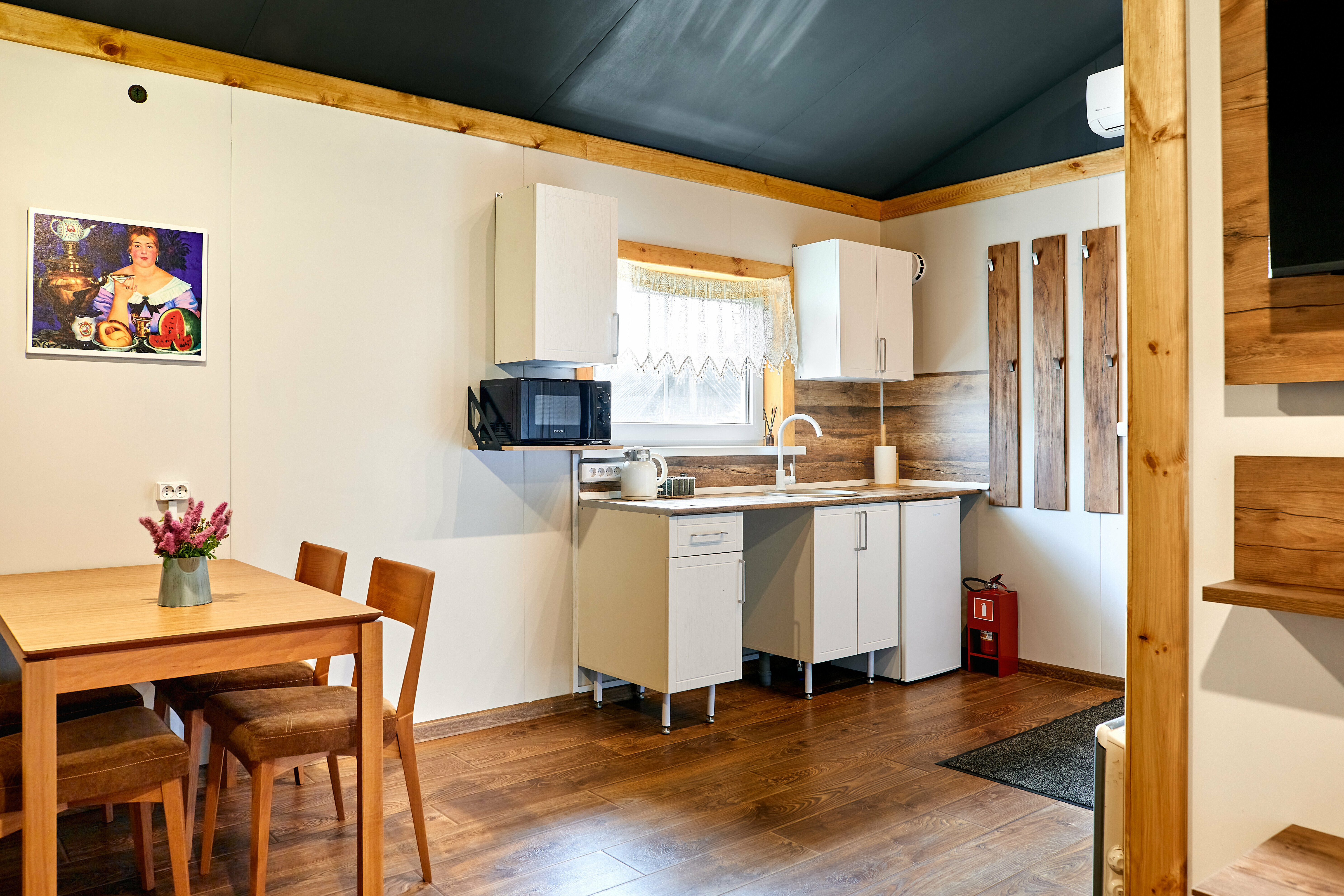 3 дома для компании от 6 до 12 человек