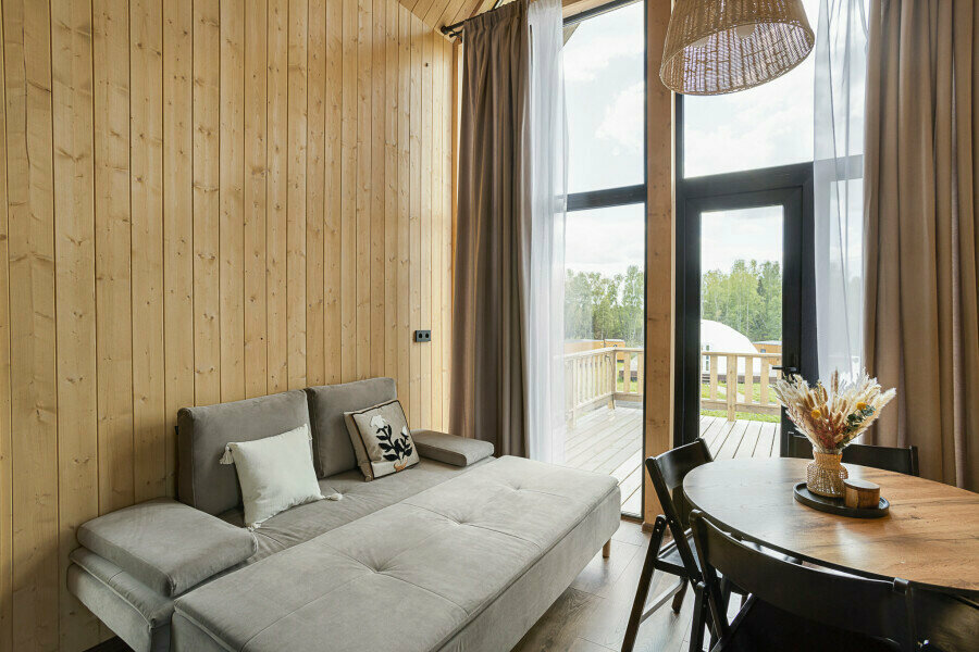 Барн Ретрит с видом на реку