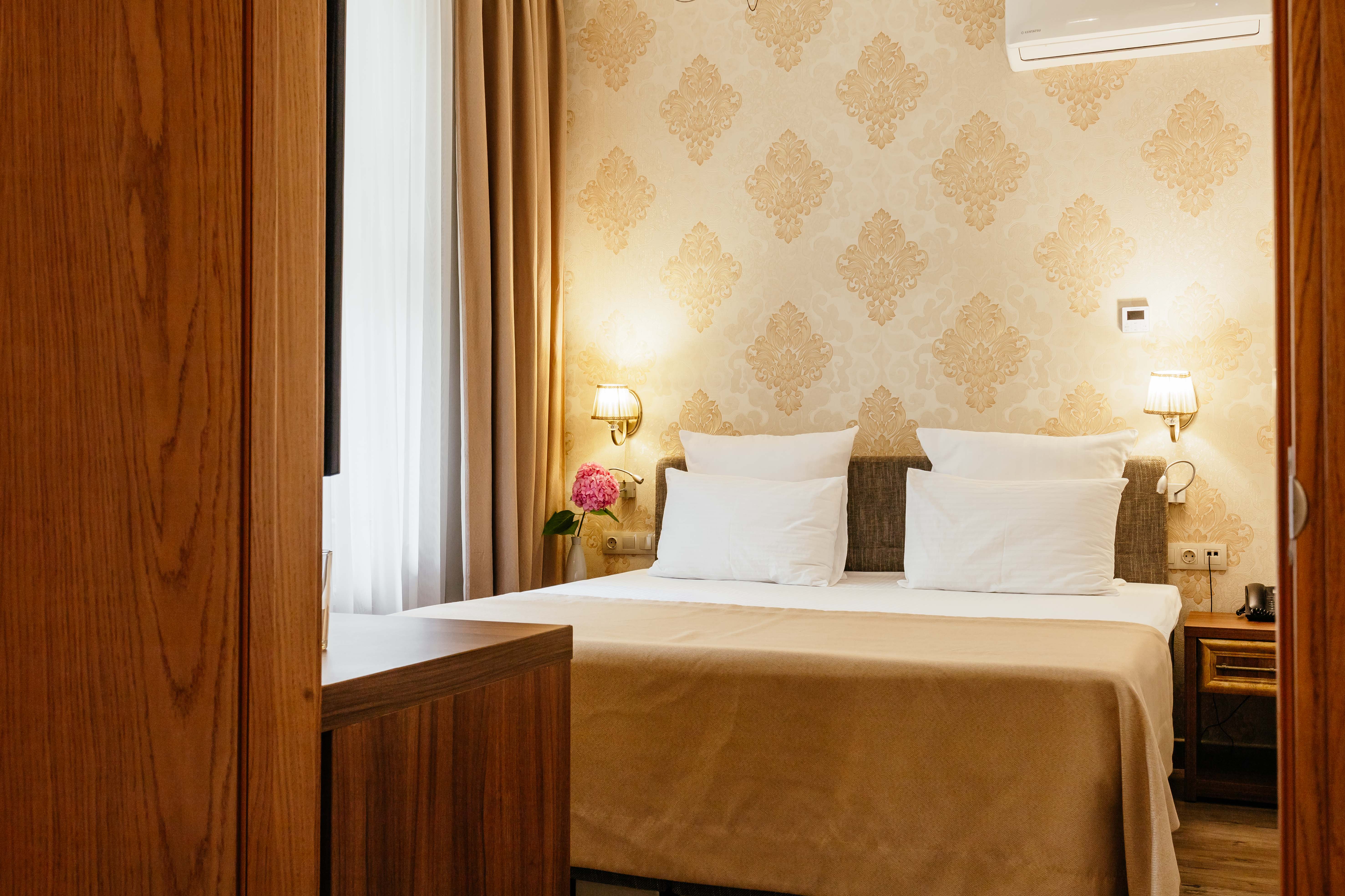 Сьюит двухкомнатный без балкона вид на парк/горы.Главный корпус 5*